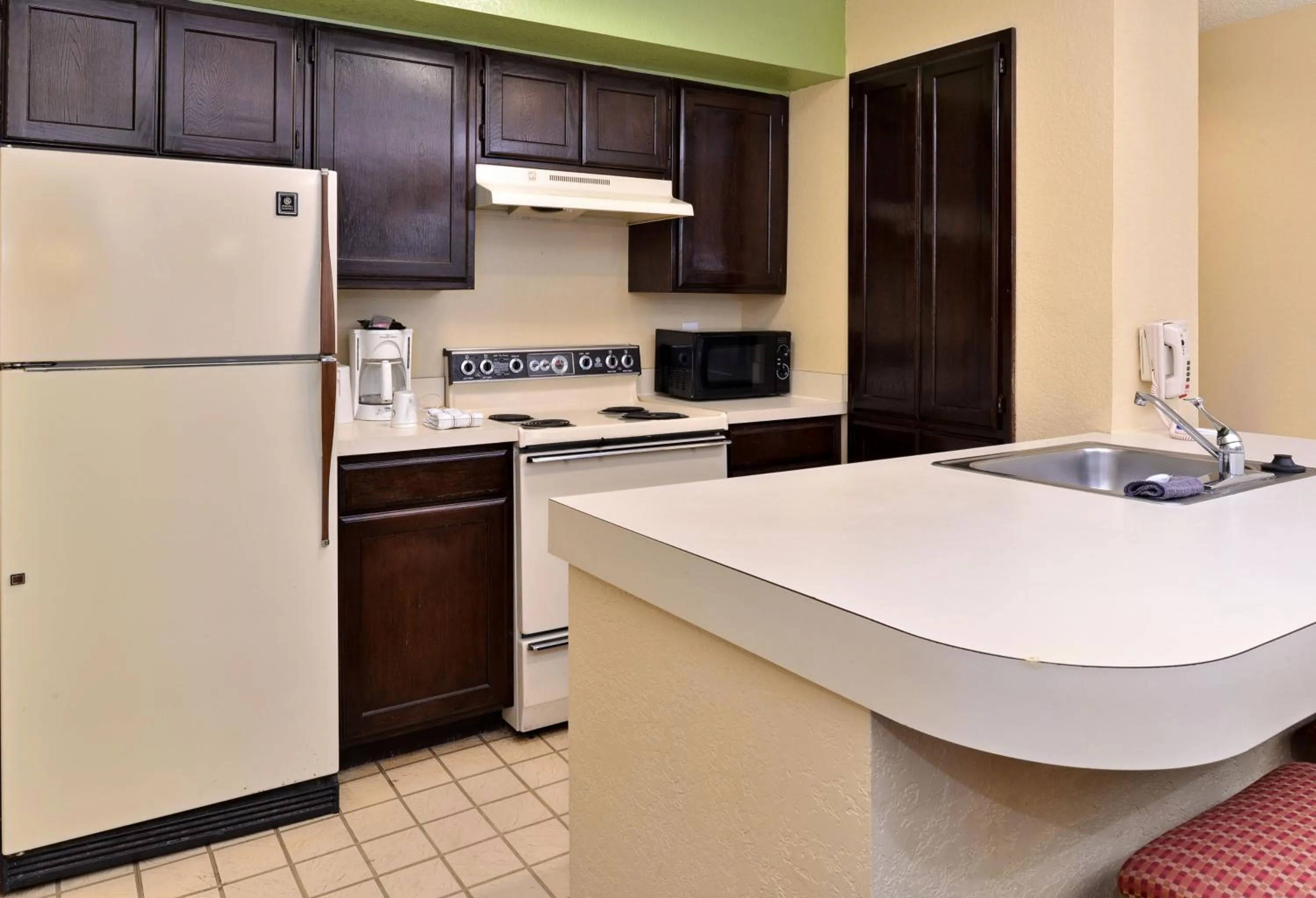 Kitchen or kitchenette in Americas Best Value Inn & Suites Extended Stay - Tulsa