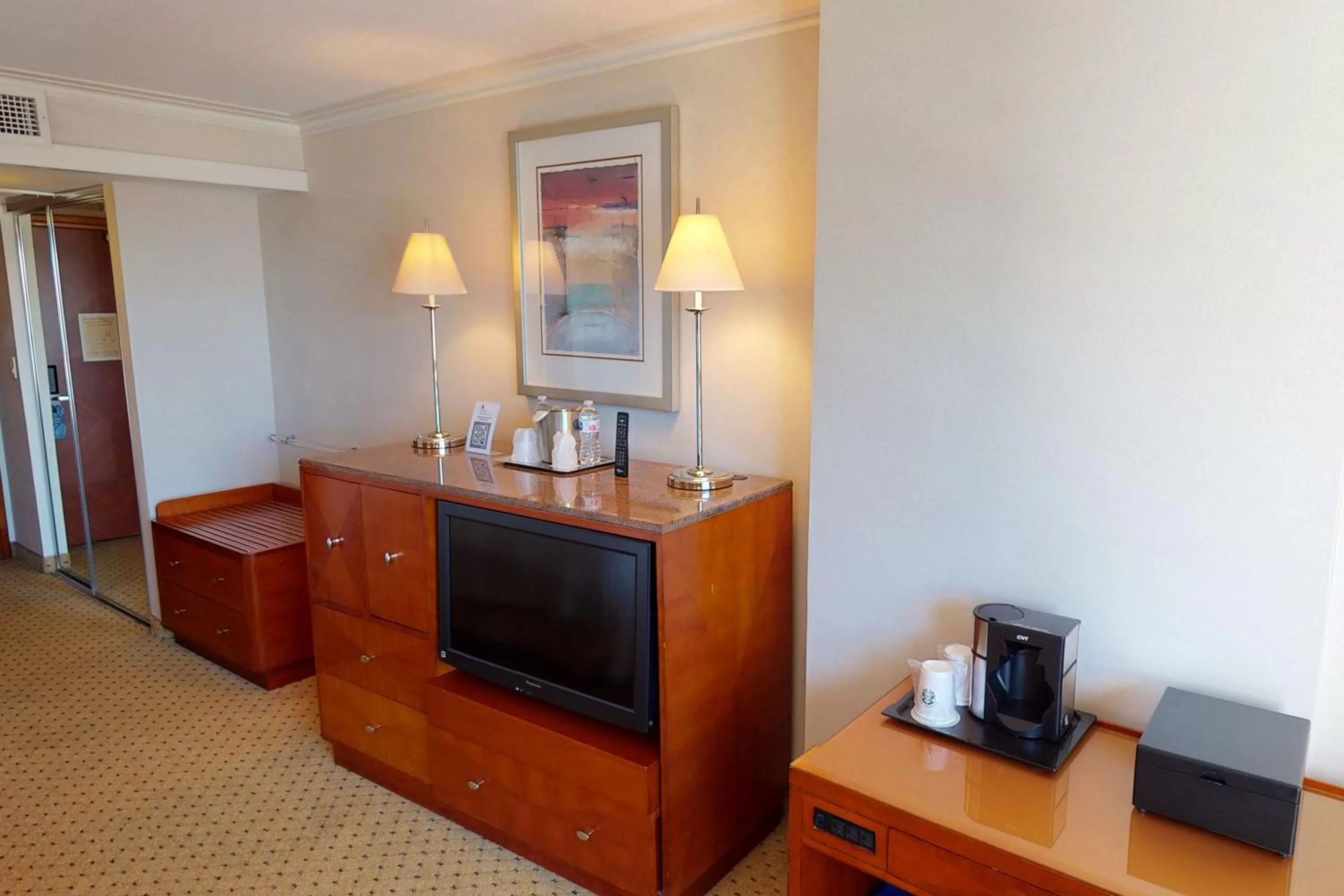 Photo of the whole room in San Diego Marriott Gaslamp Quarter