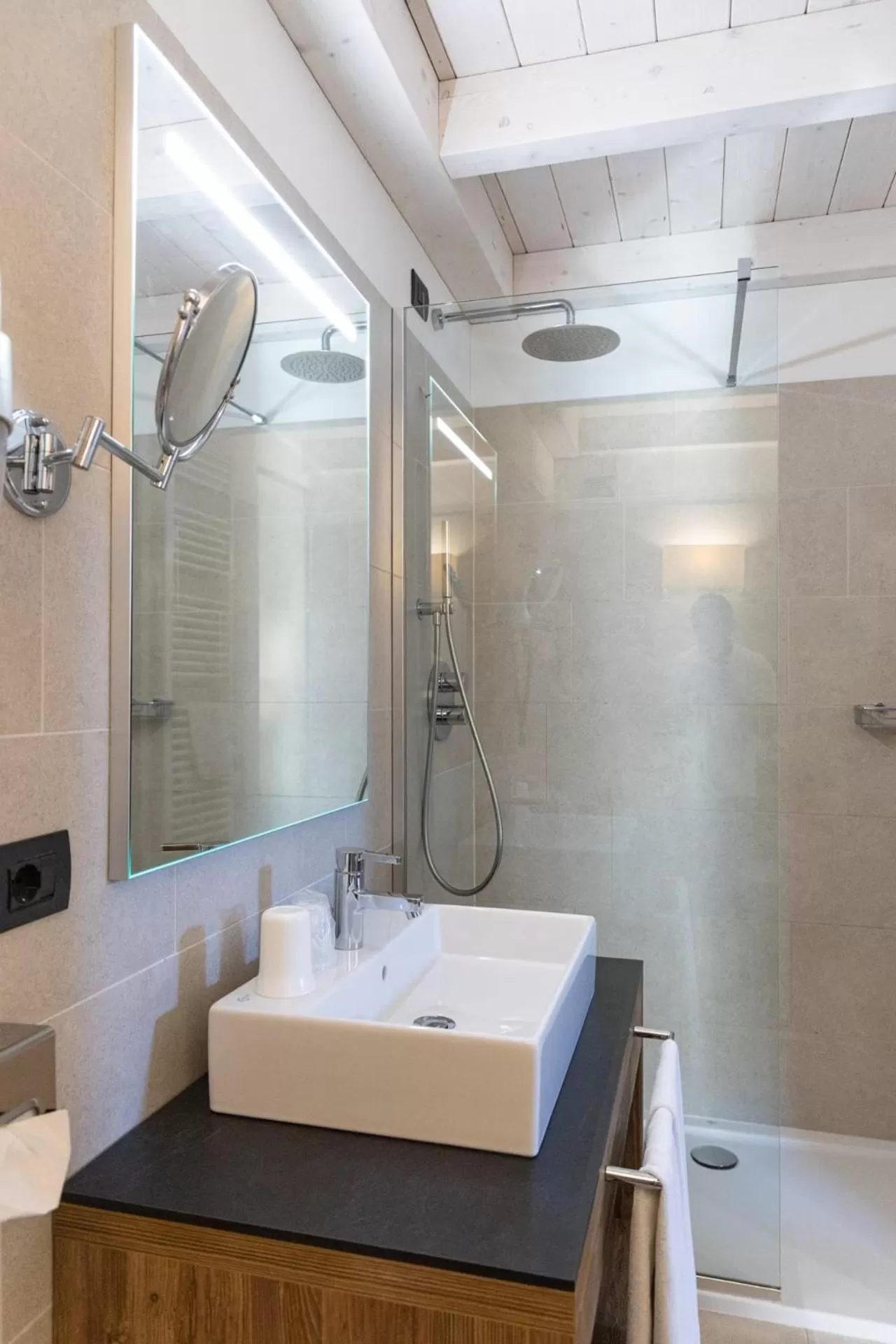 Shower in Olimpia Hotel