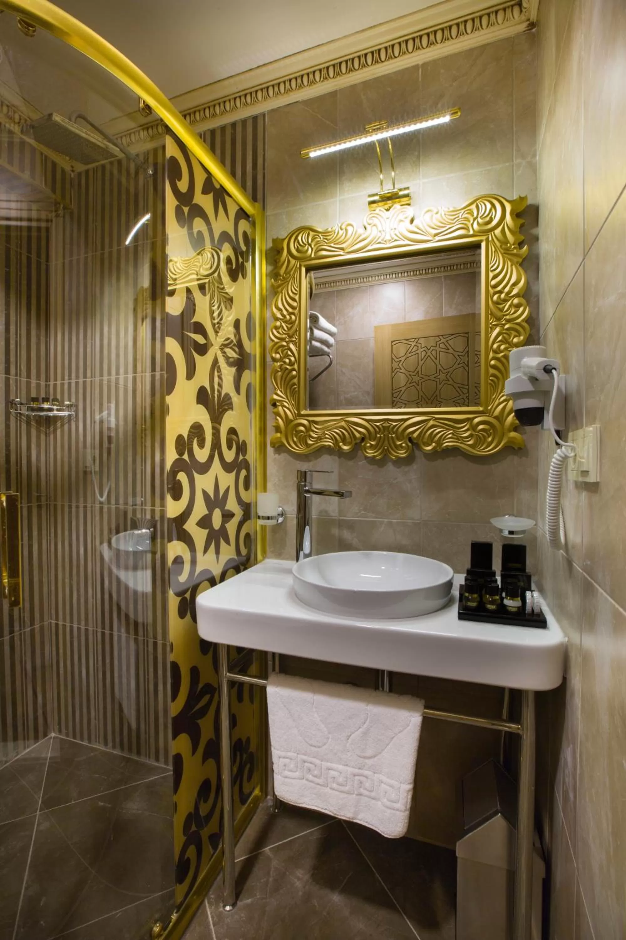 Bathroom in Phosphorion