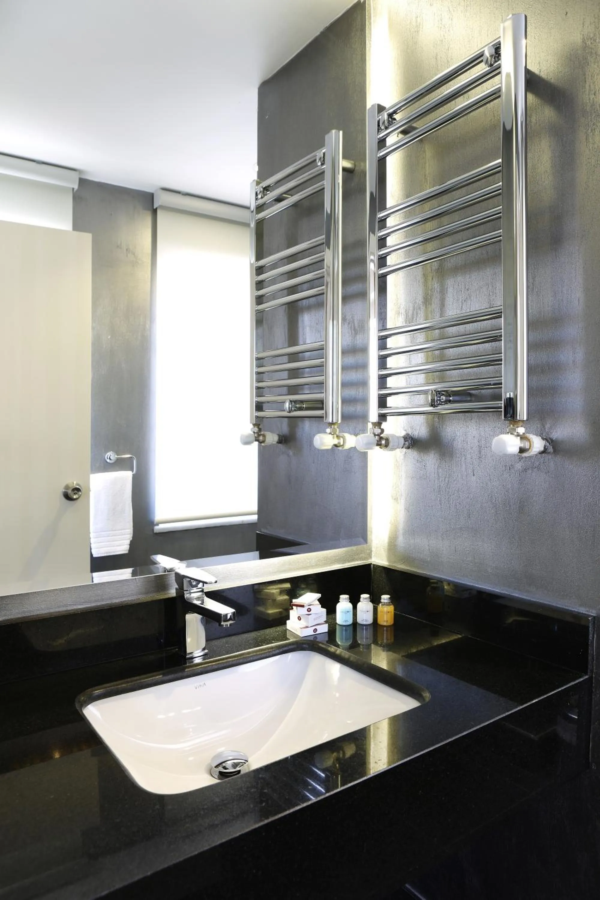 Bathroom in Taximtown Hotel