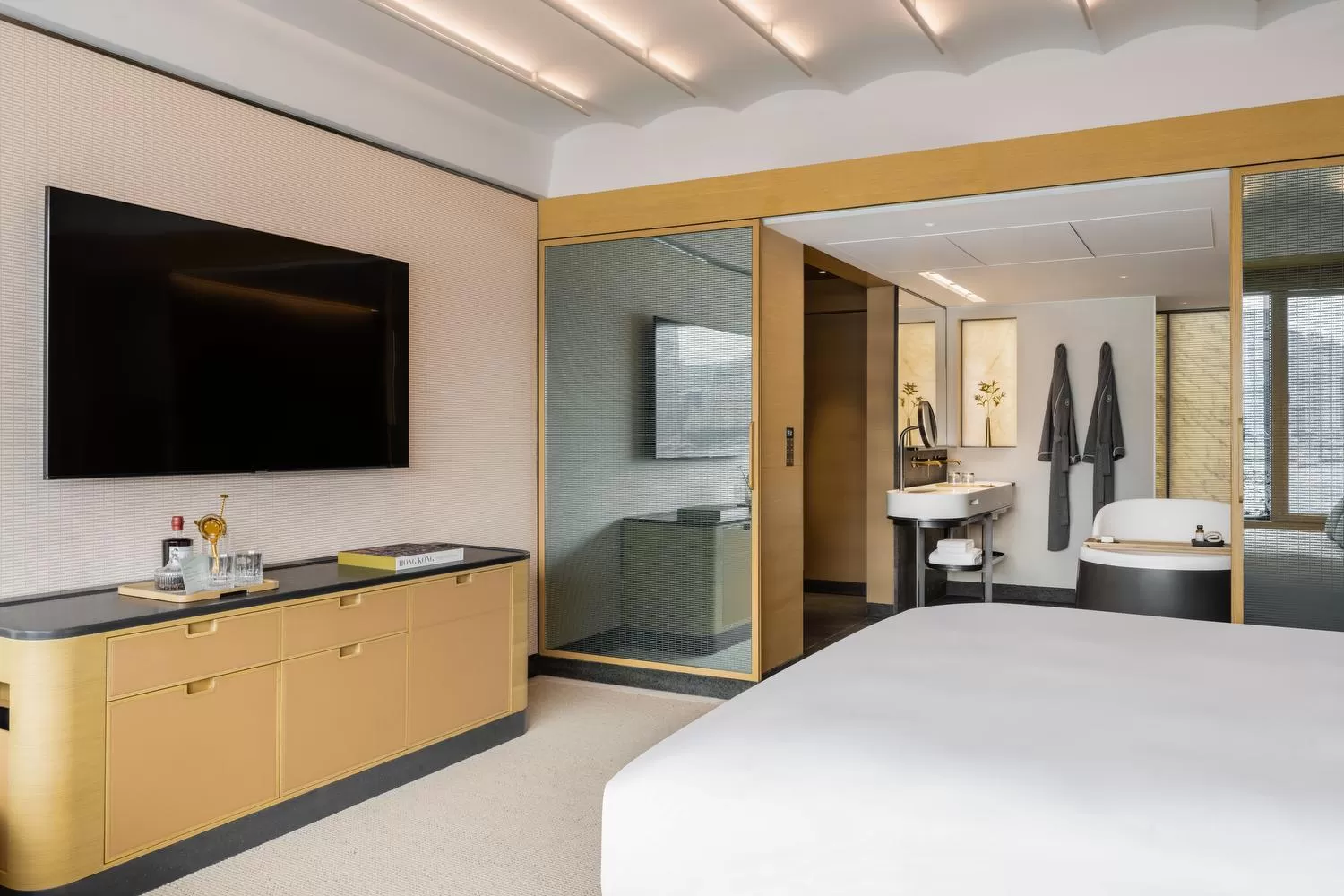 Bedroom, Bed in Regent Hong Kong