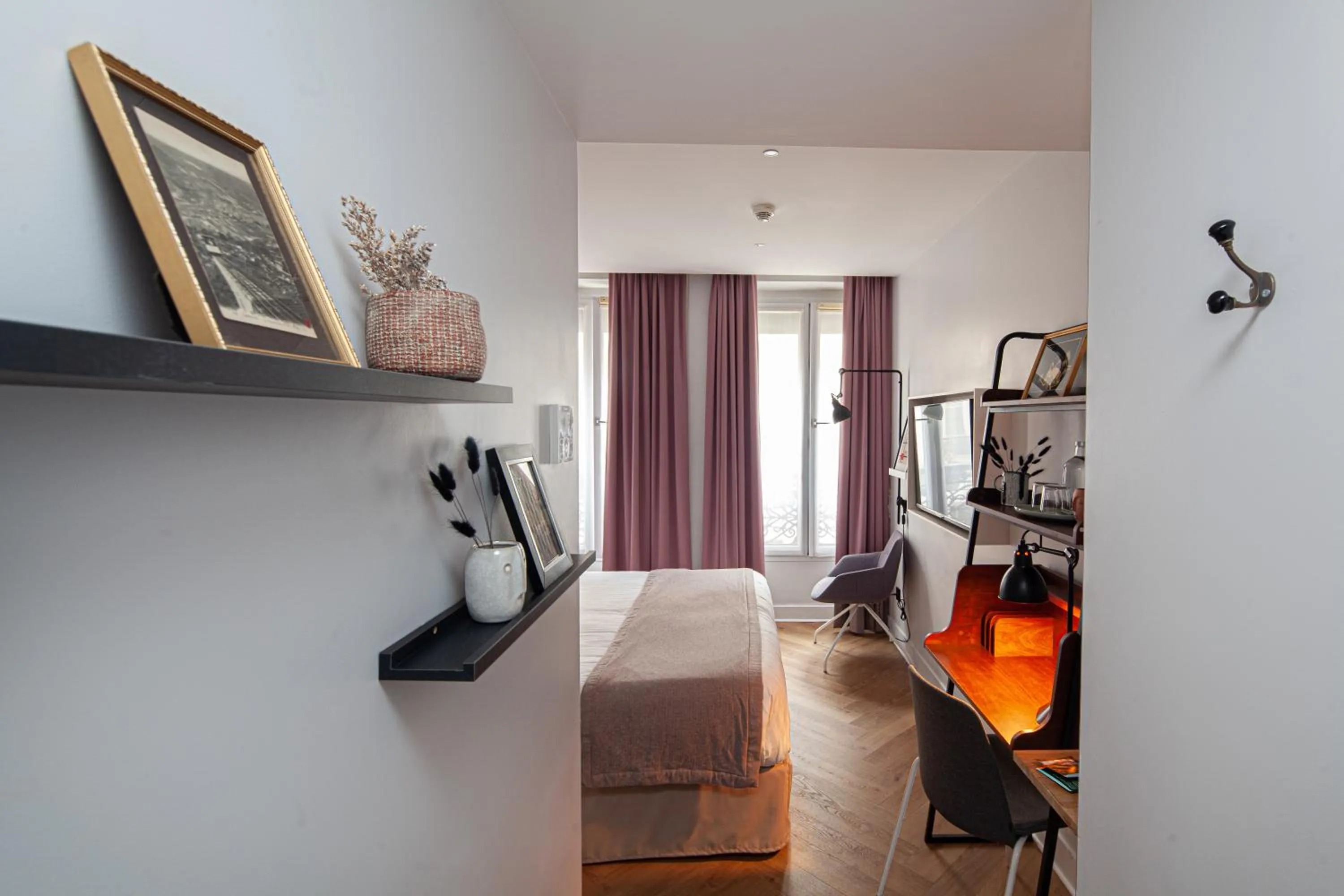 Bedroom, Bed in Hôtel Vendome Saint-Germain