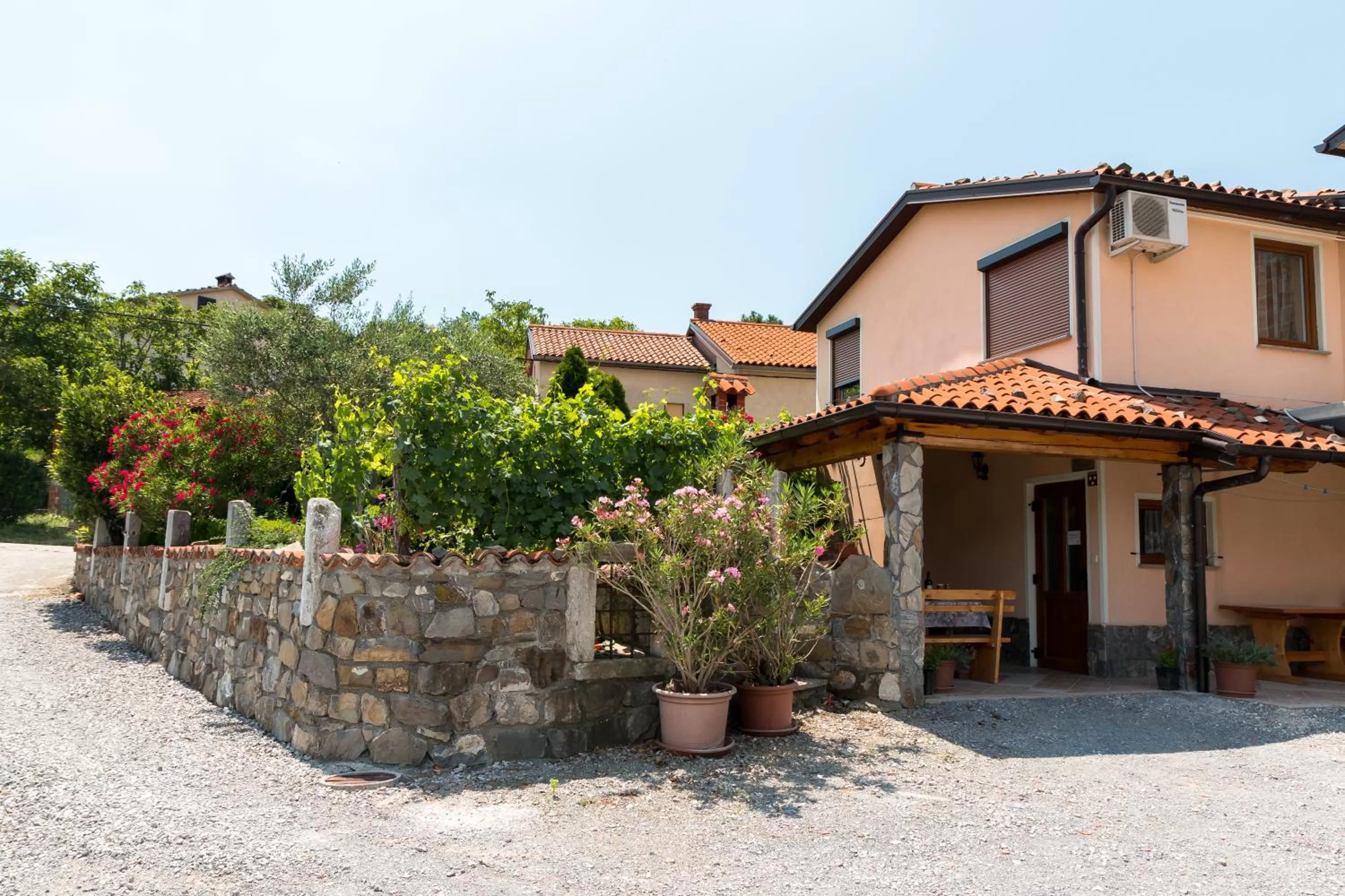 Property Building in Sobe in apartma Pilih