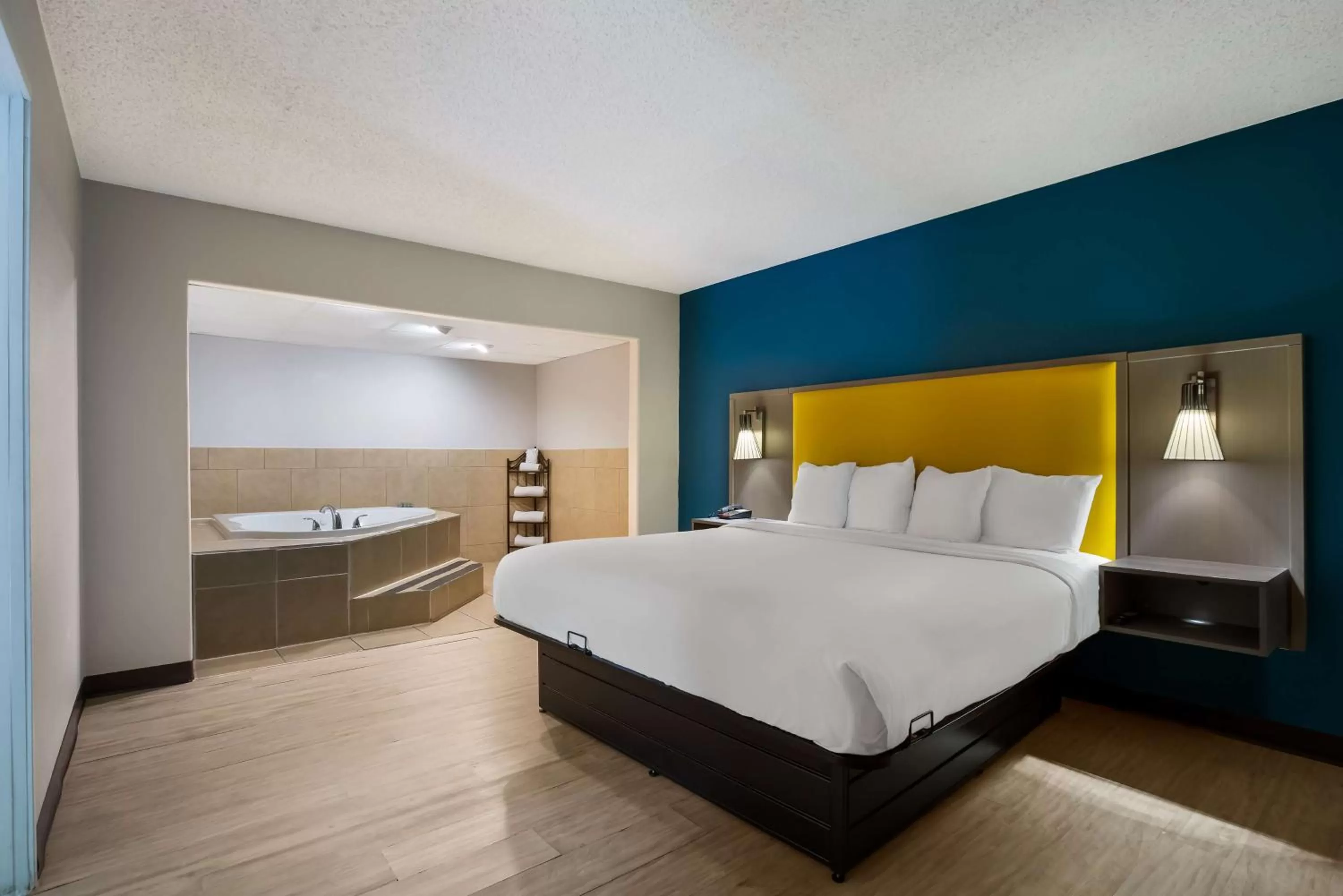 Bedroom, Bed in Best Western Bordentown Inn