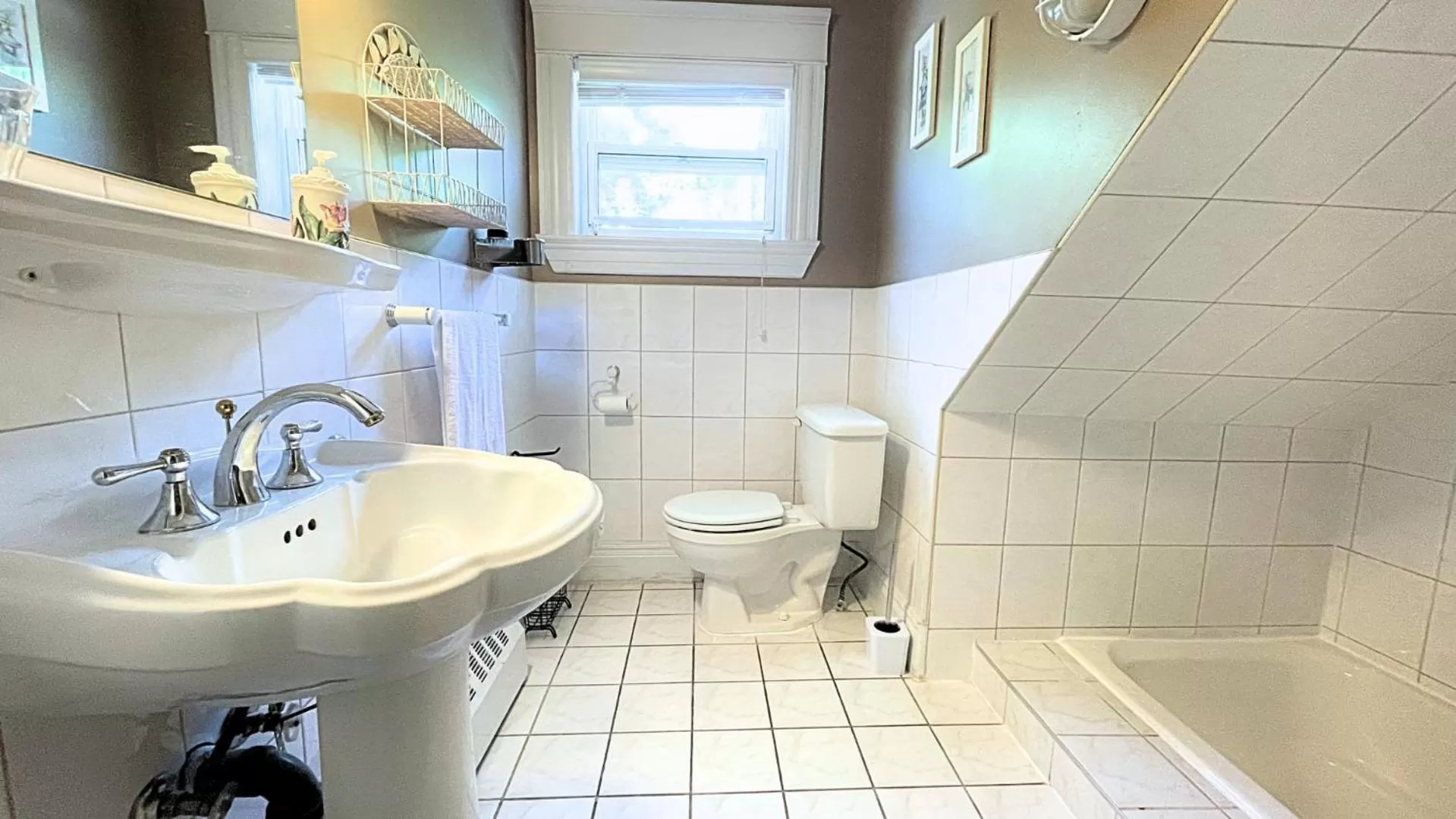 Shower, Bathroom in BNB Maison Drew