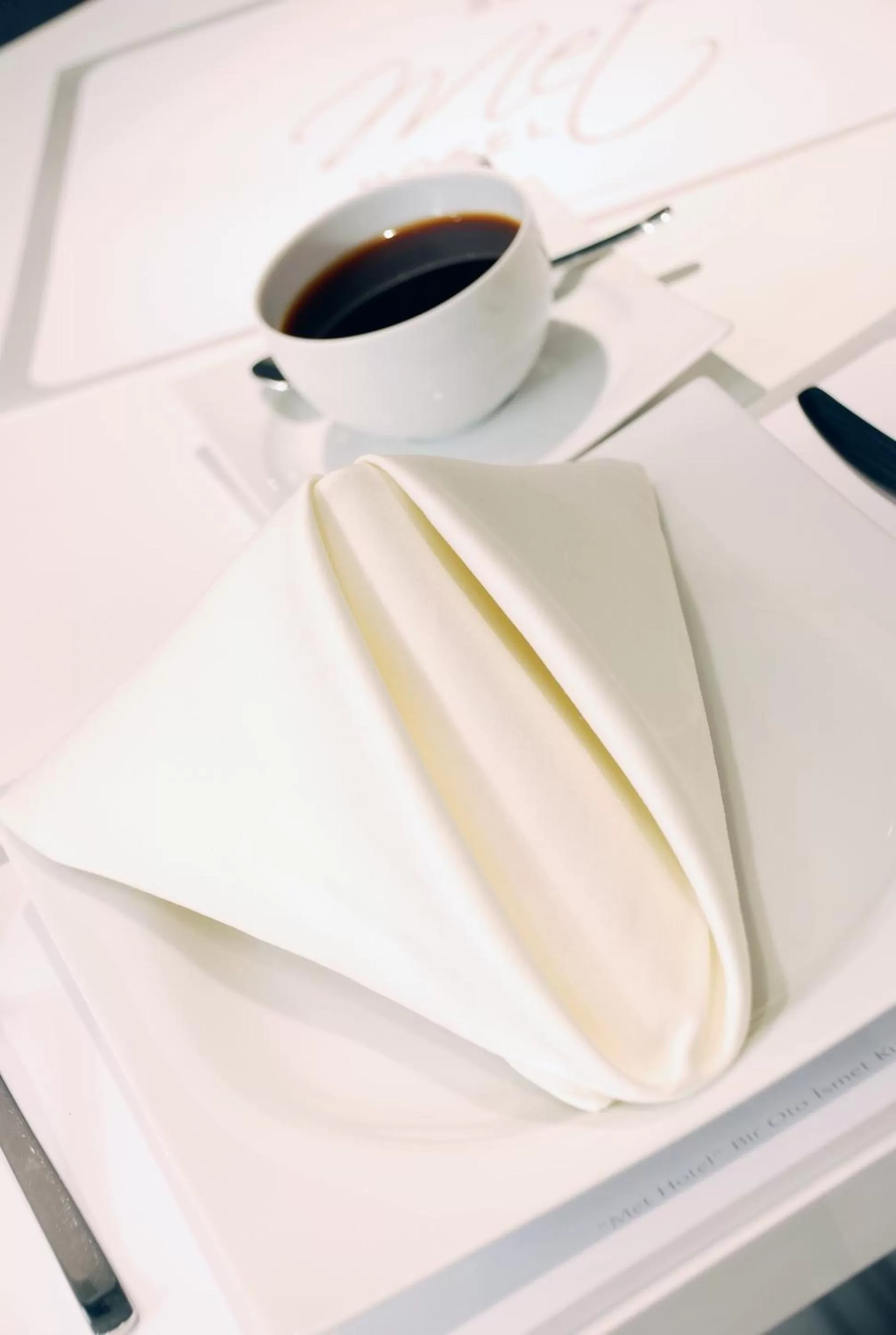 Food and drinks in Met Hotel