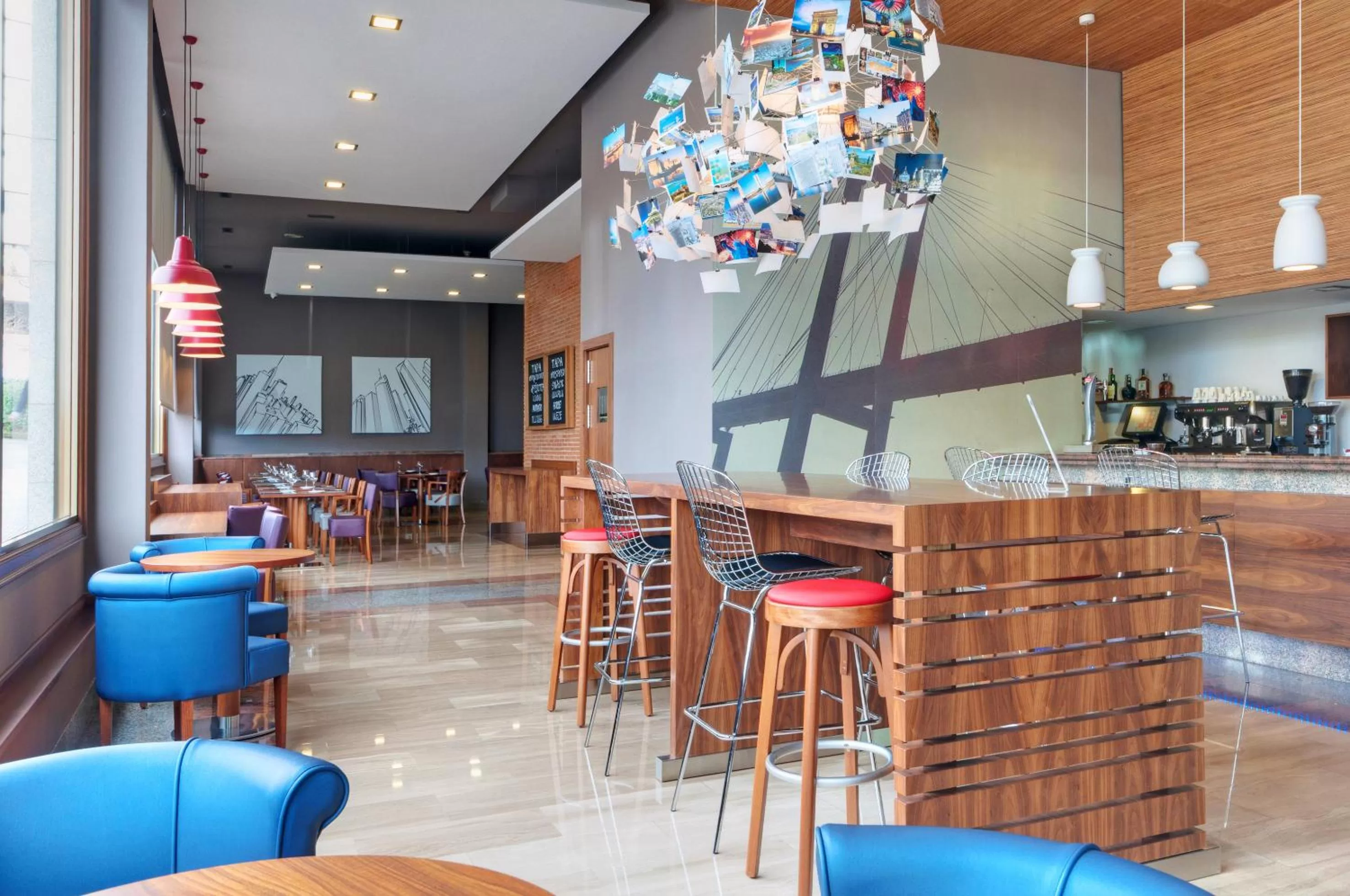 Lounge or bar in Hotel Vigo Los Galeones Affiliated by Meliá