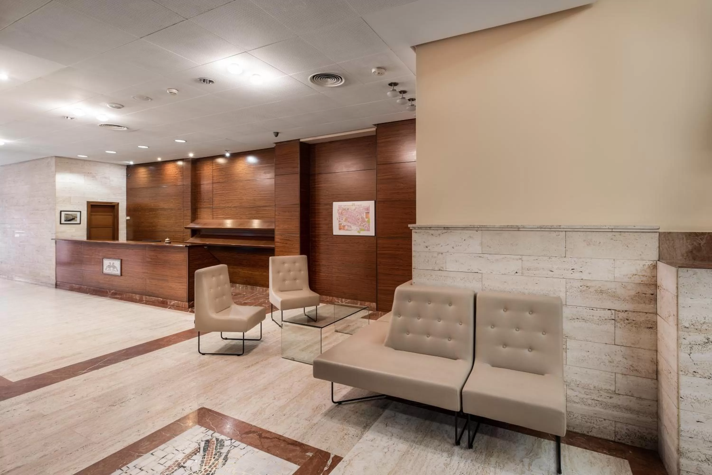 Lobby or reception in Exe Astur Plaza