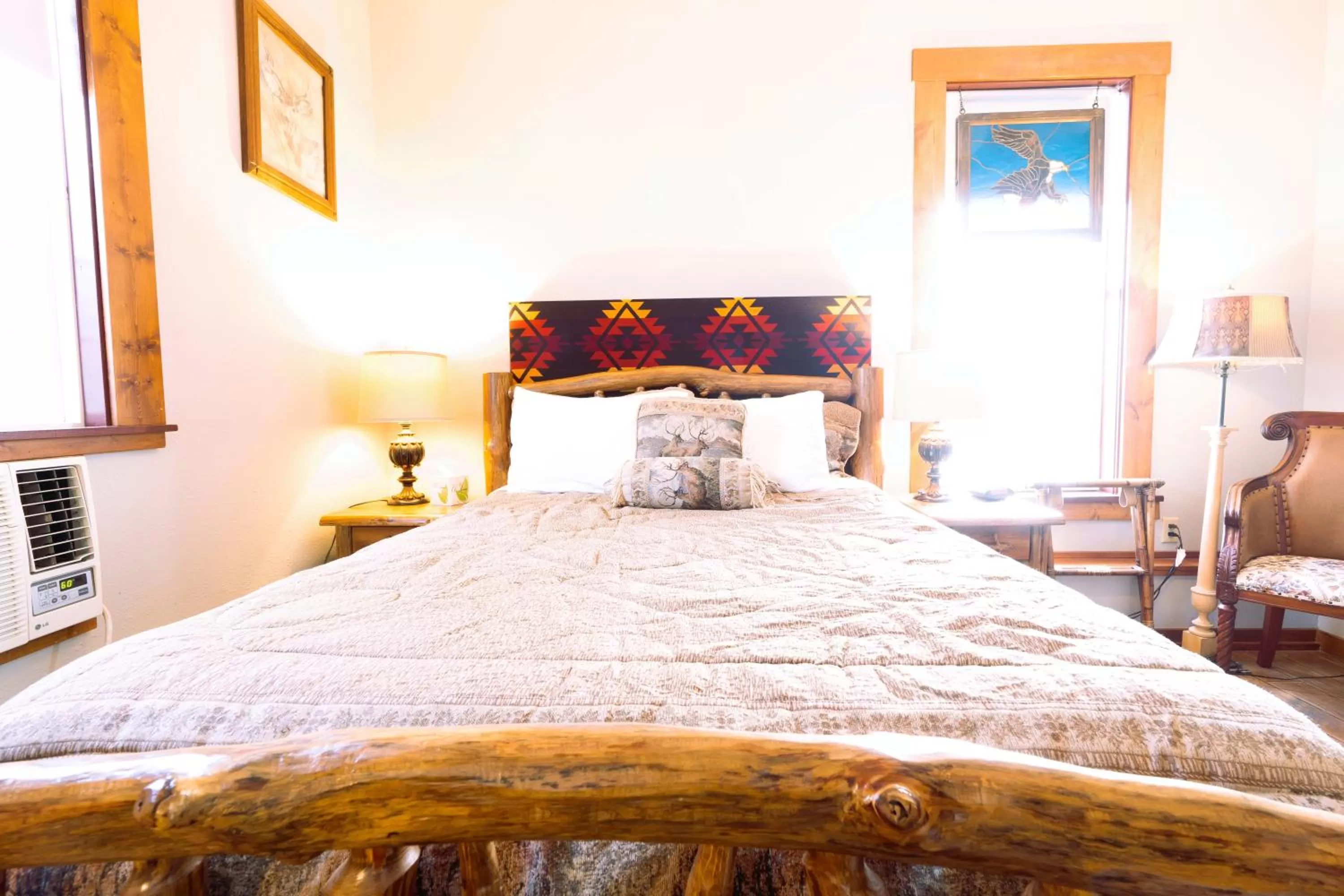 Premium Queen Room - Log Cabin in Oak Park Inn