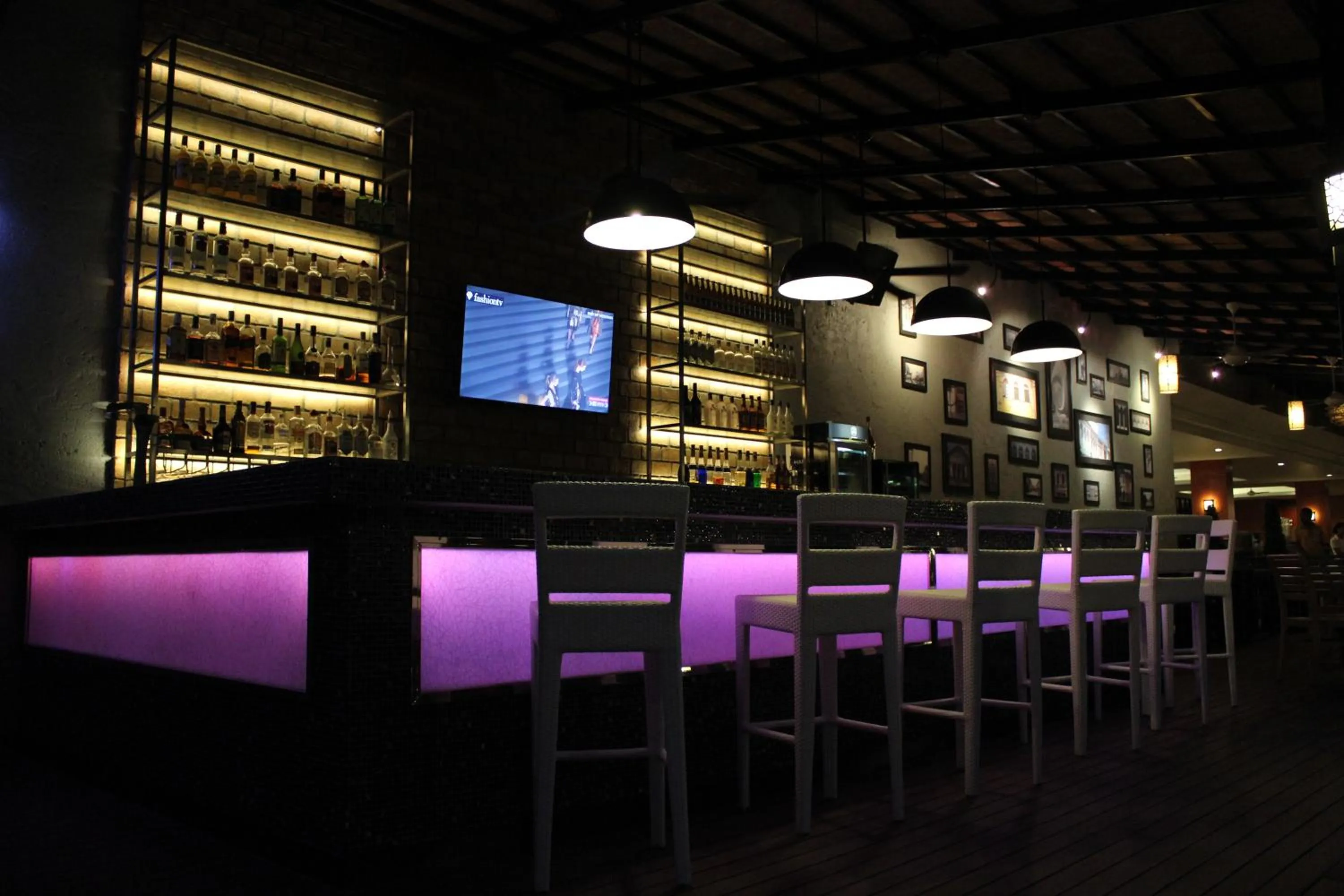 Lounge or bar in Kata Sea Breeze Resort - SHA Plus