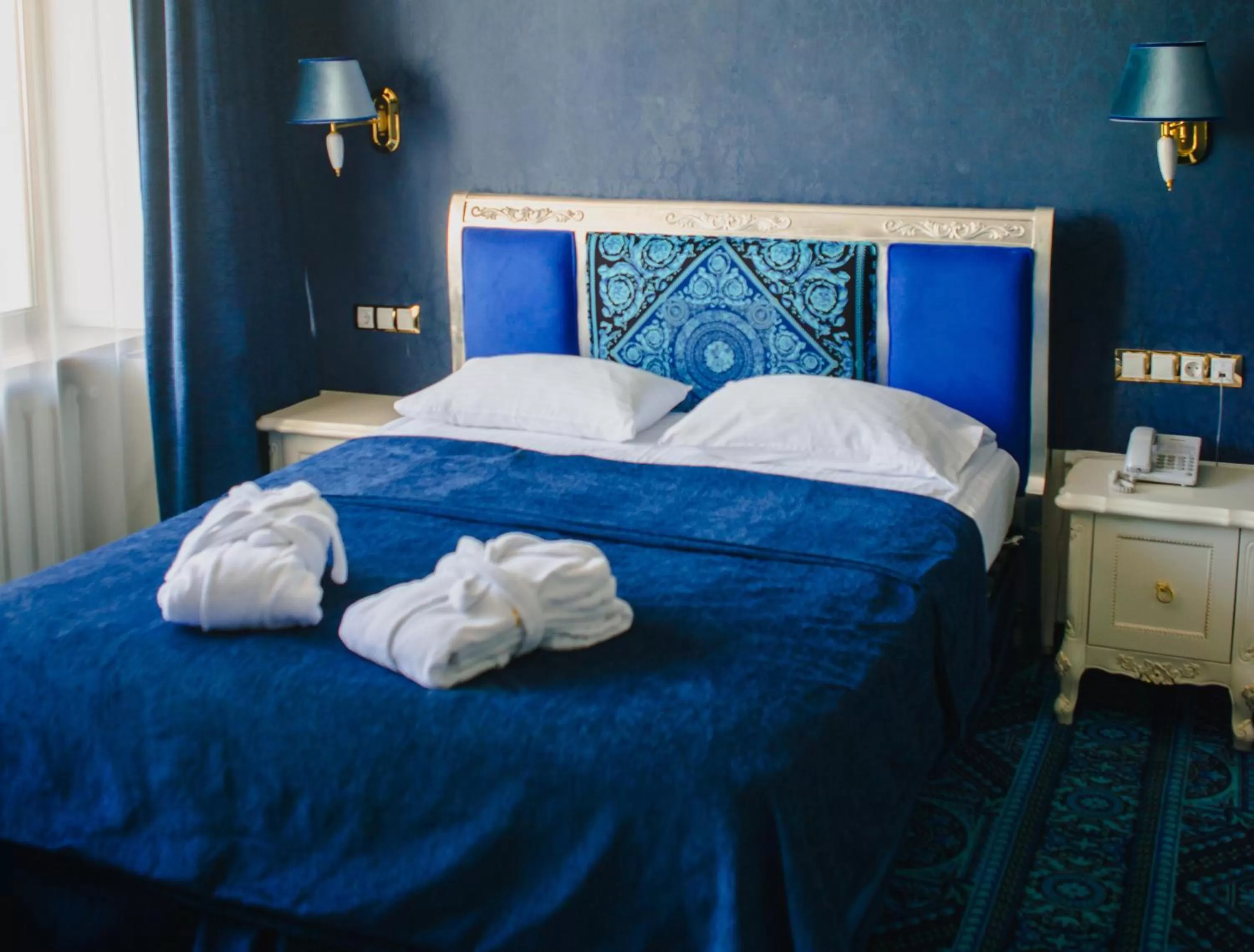 Bed in Royal Olympic Hotel