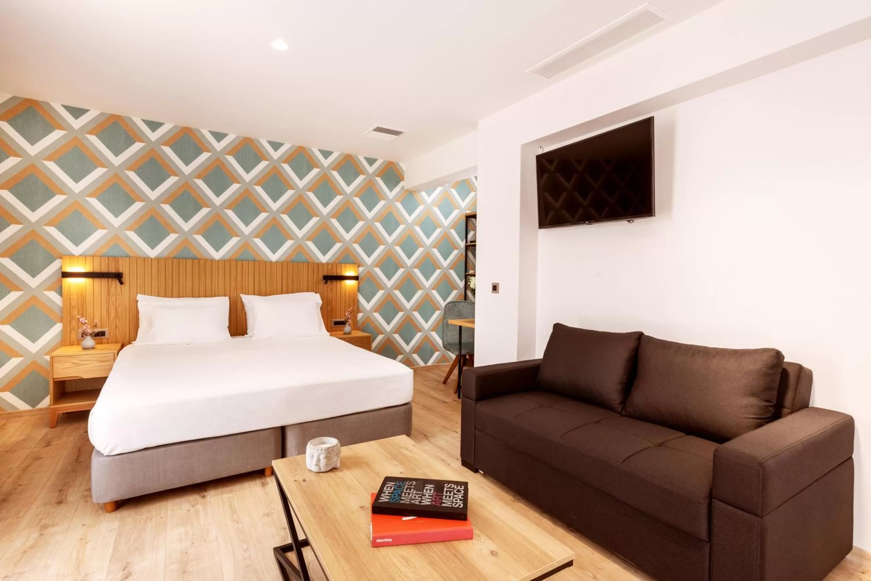 Bed in DAYS City Suites Athens