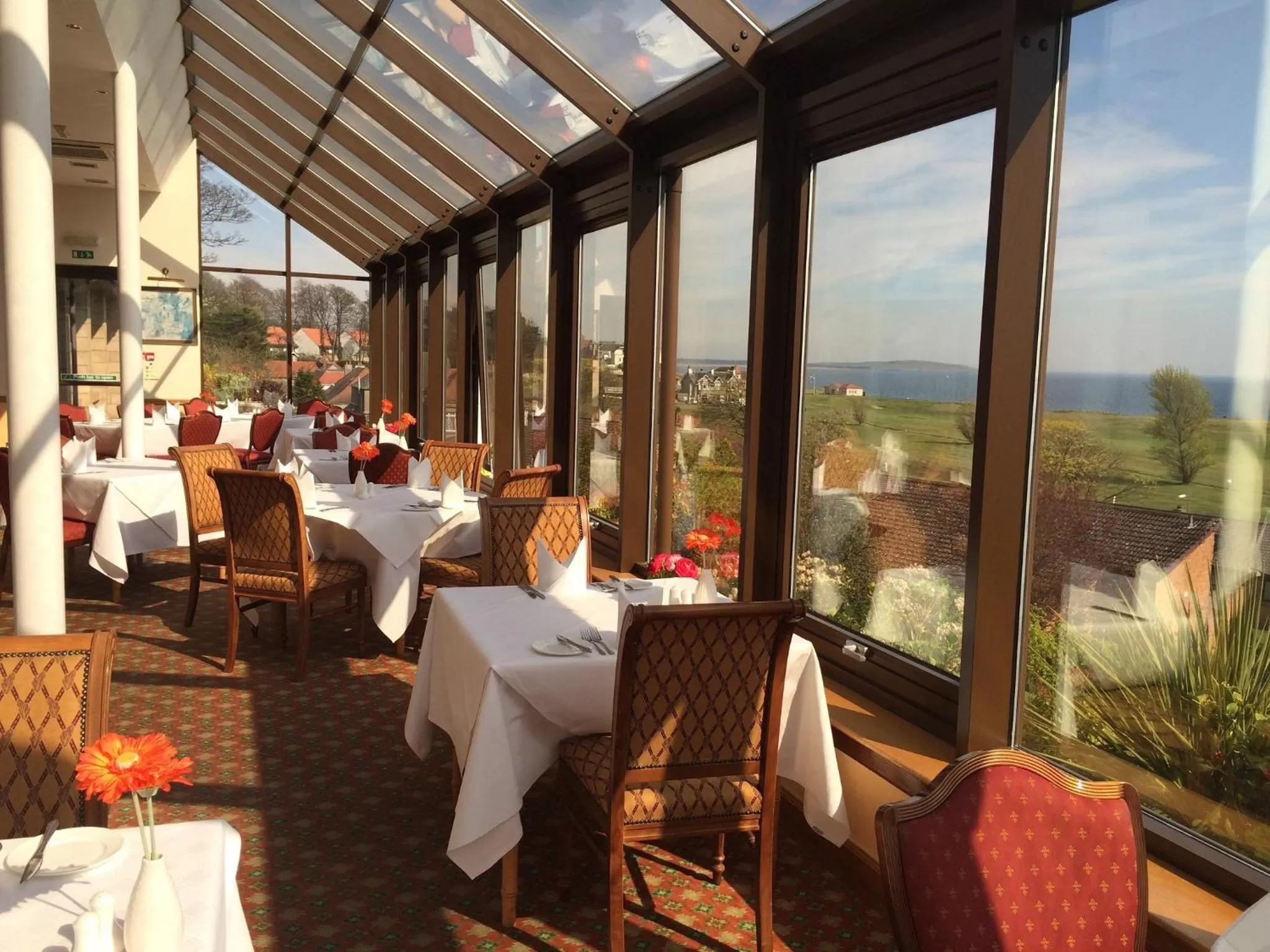 Restaurant/places to eat in Old Manor Hotel