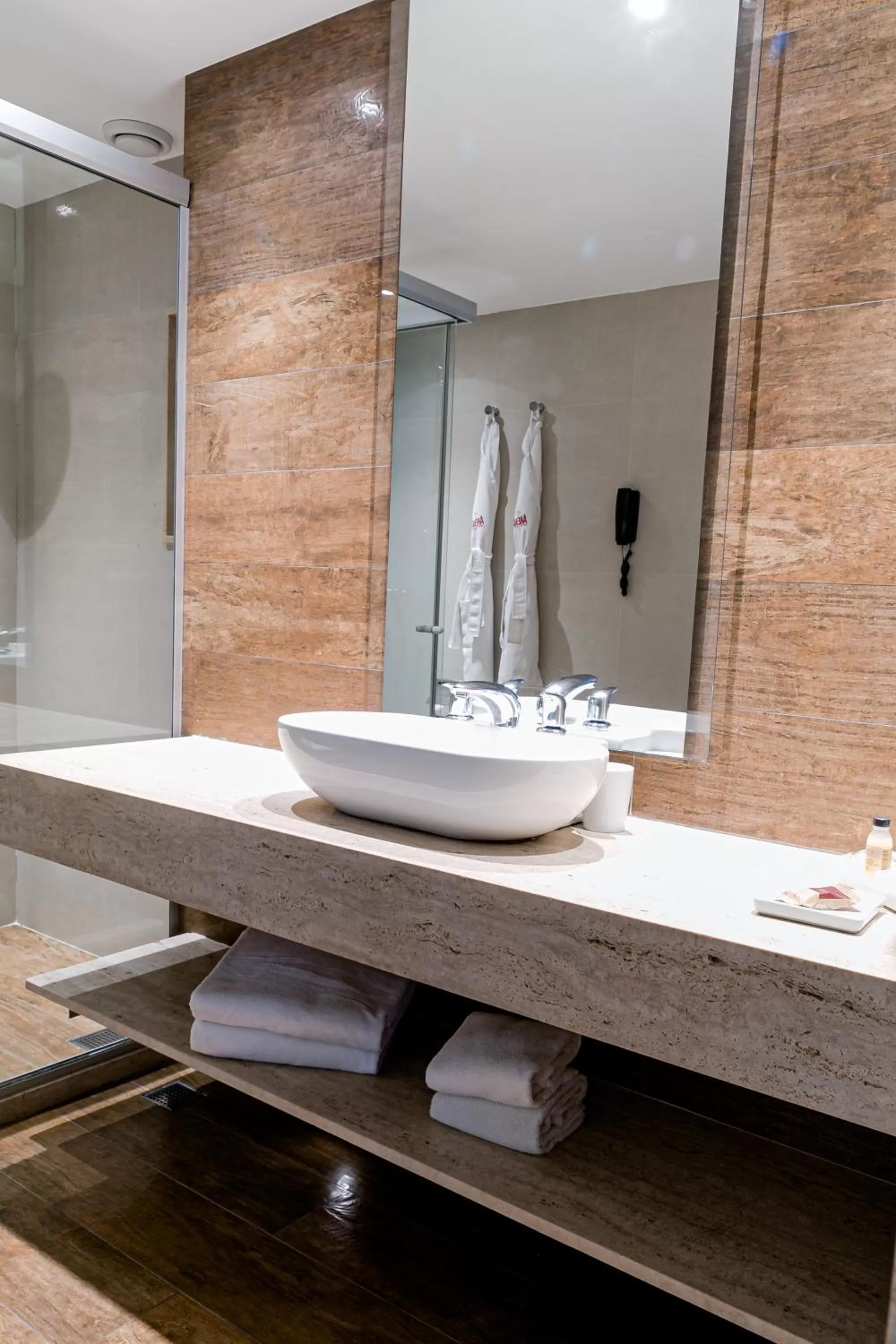 Bathroom in Arena Leme Hotel