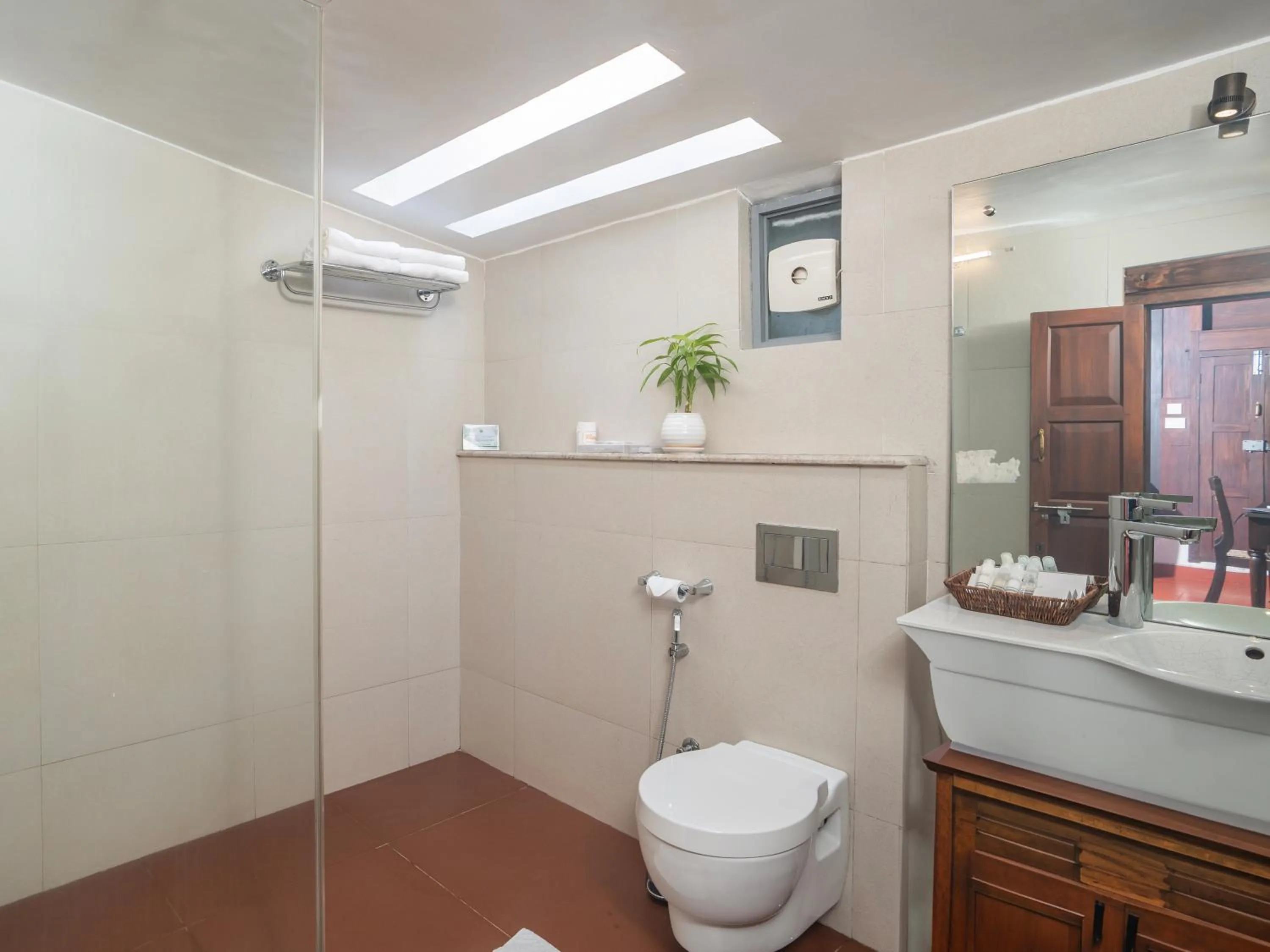 Shower in Ragamaya Resort & Spa Munnar