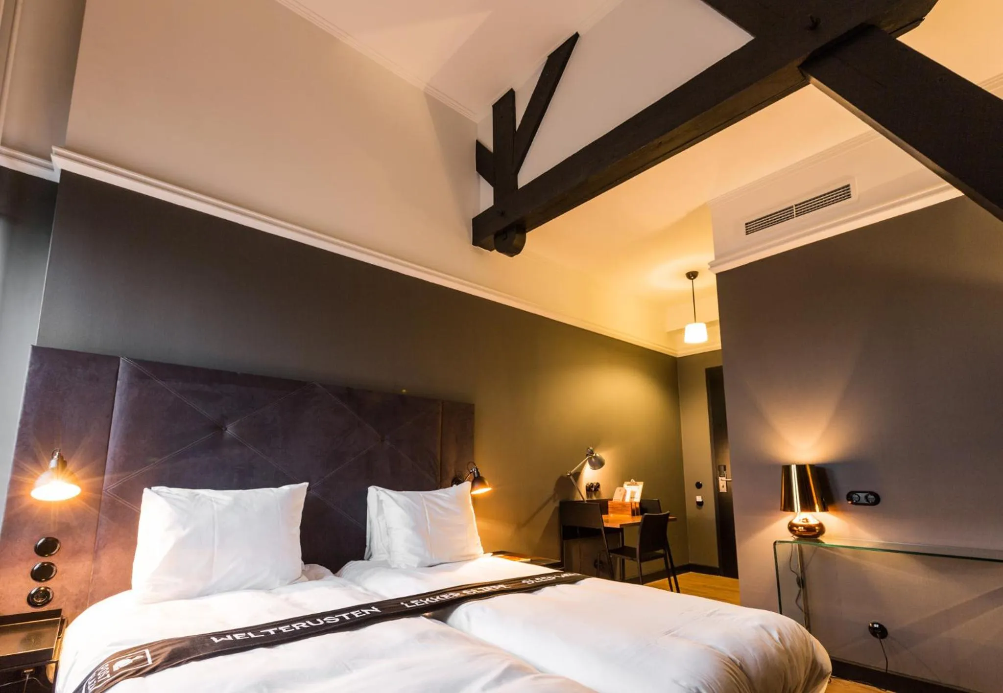 Bed in Post-Plaza Hotel & Grand Café