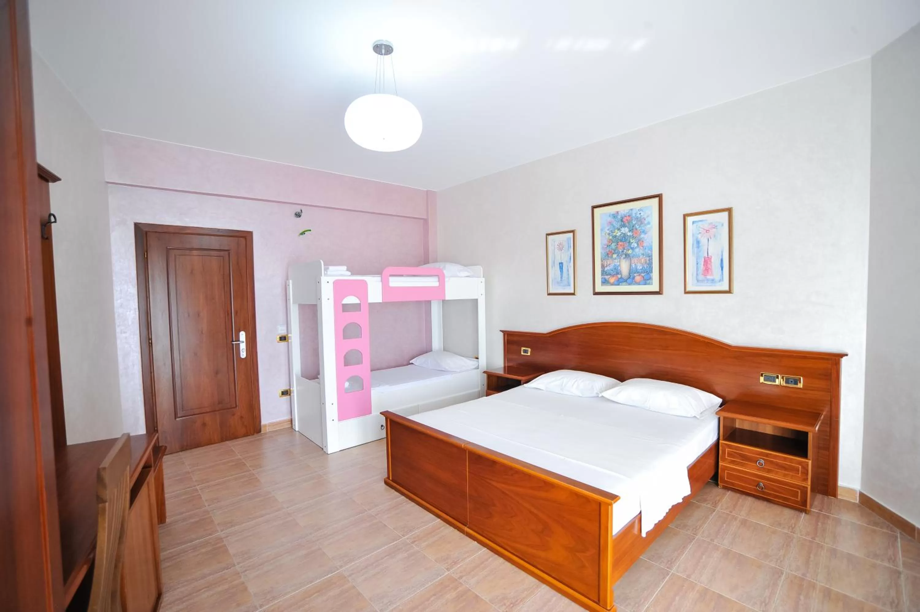 View (from property/room), Bed in Iliria Internacional Hotel