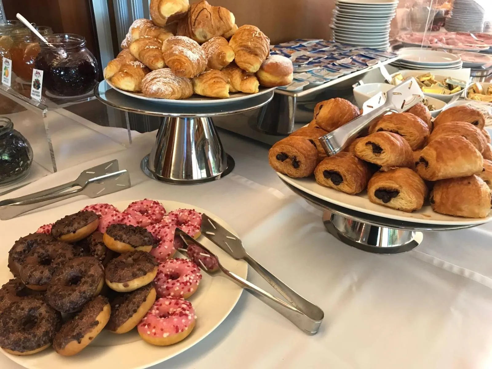 Buffet breakfast in Parc Hotel Casa Mia