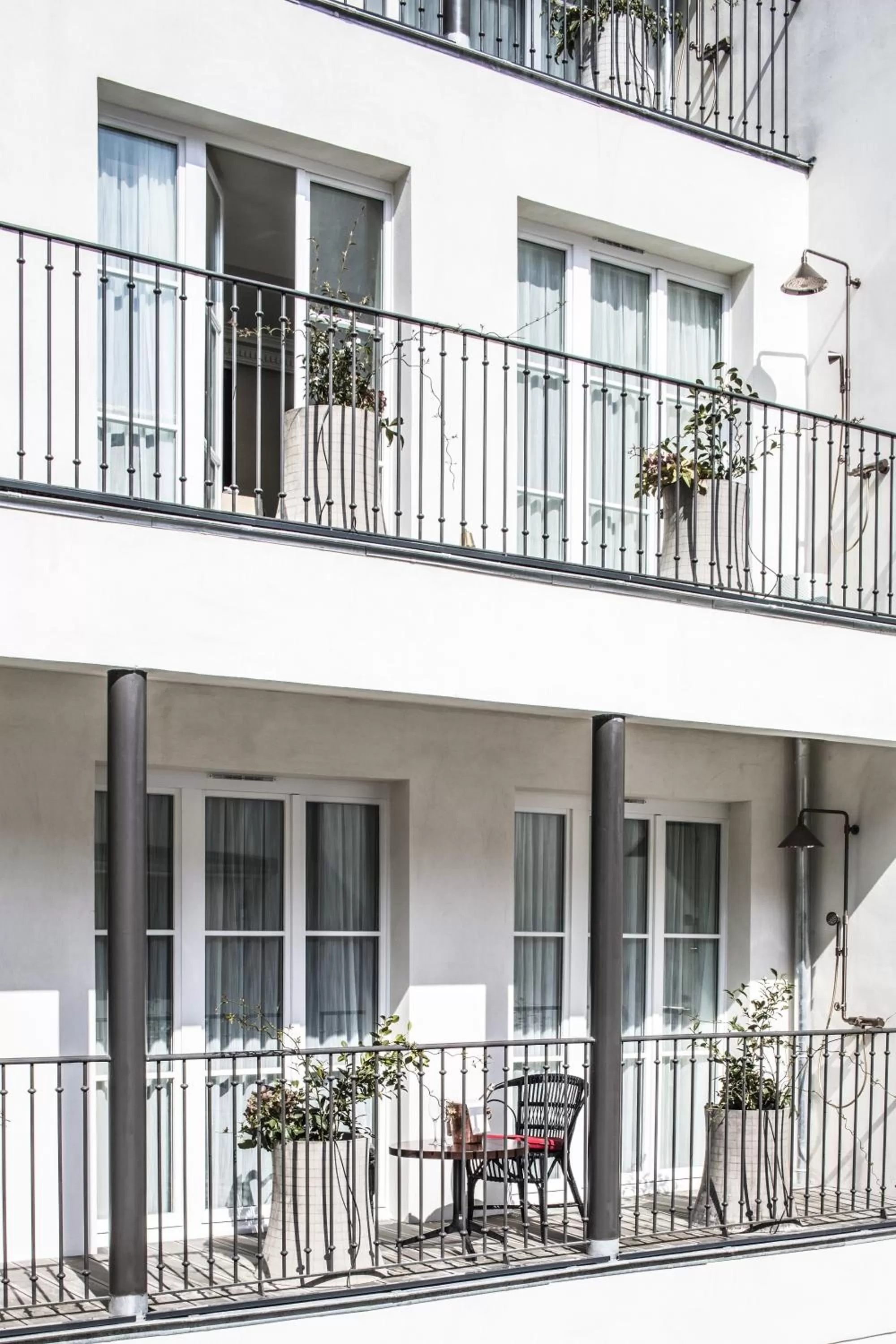 Patio in Hotel Les Bains Paris