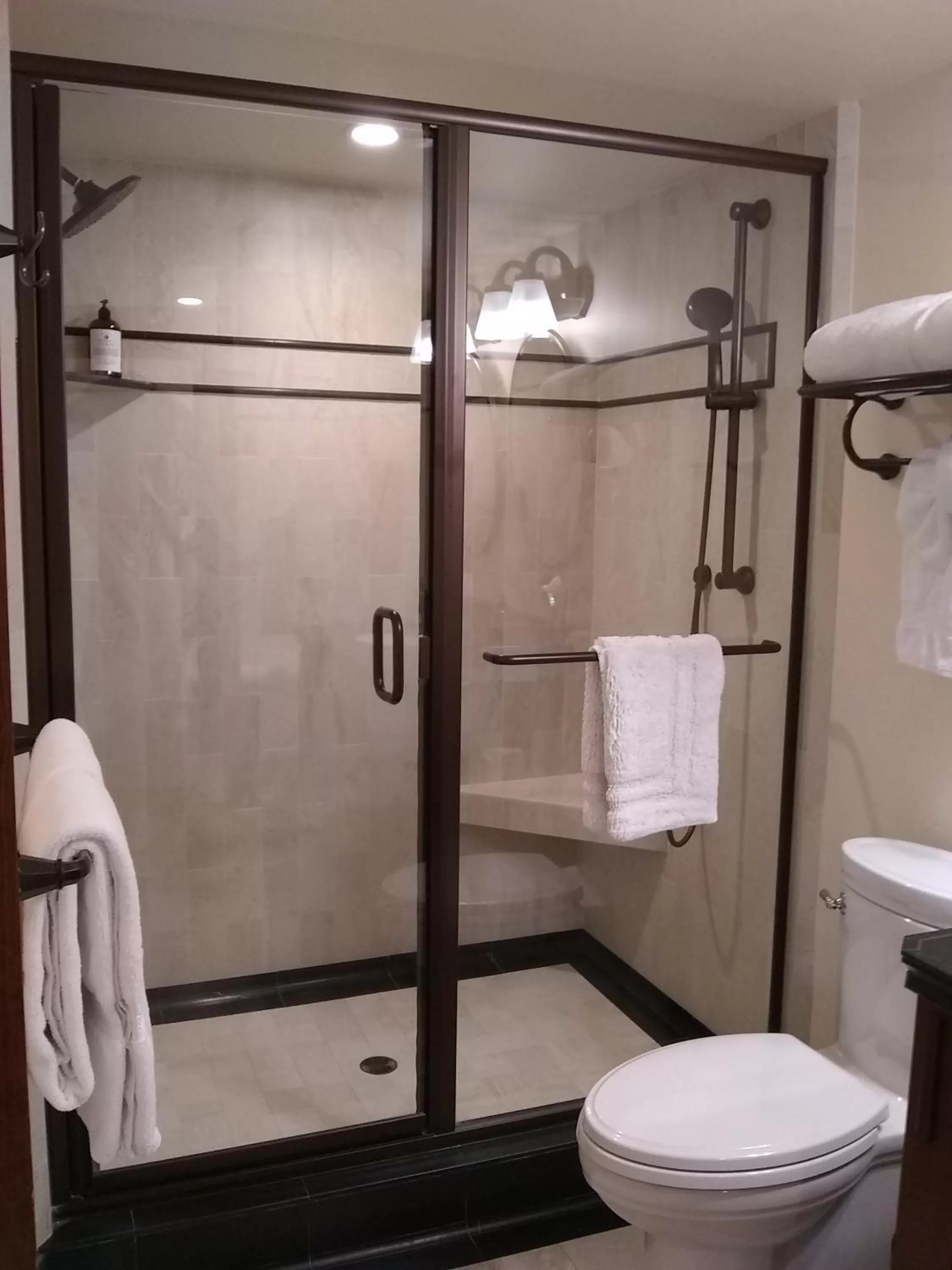 Bathroom in Noyo Harbor Inn