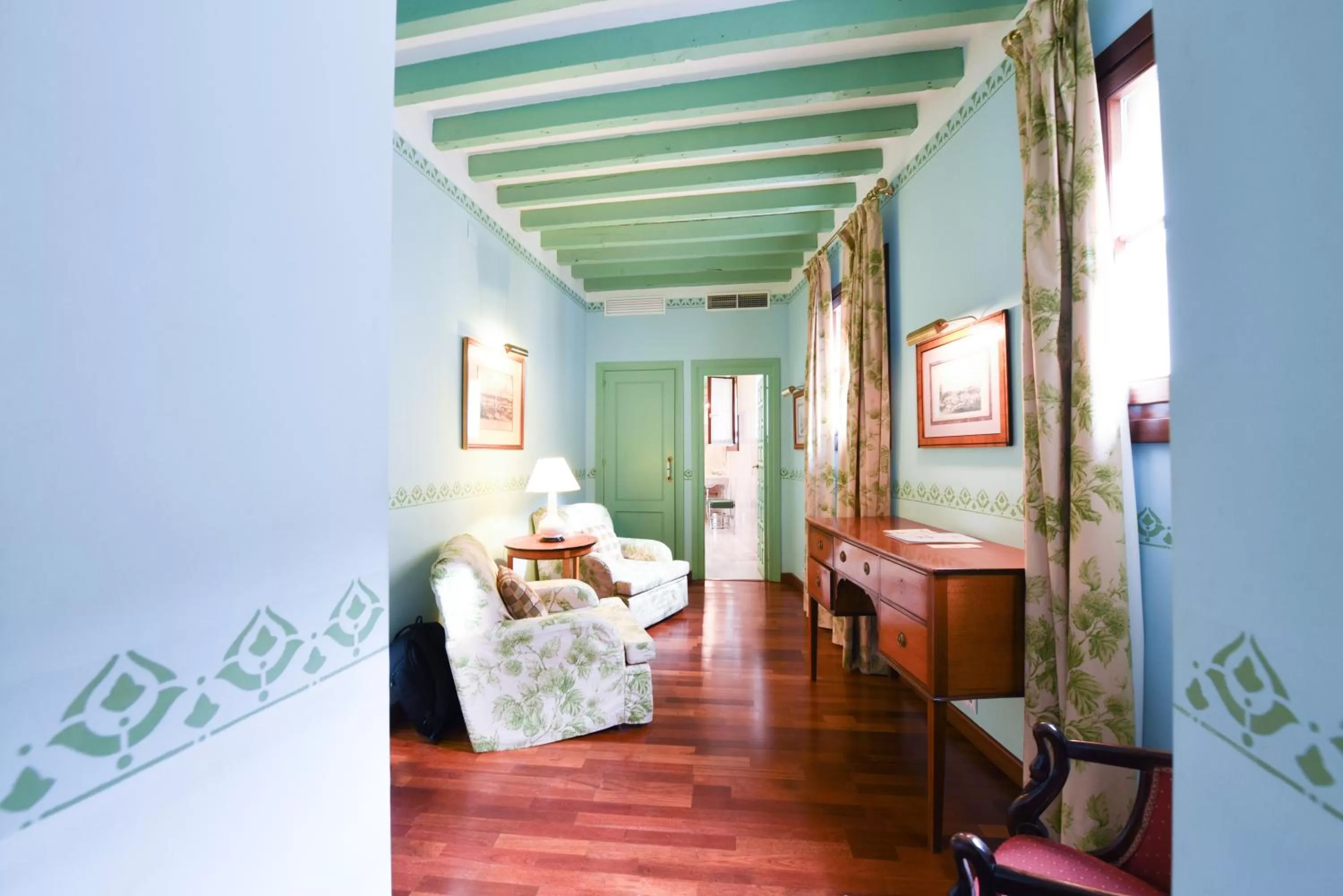 Living room, Bed in Hotel Las Casas de la Judería