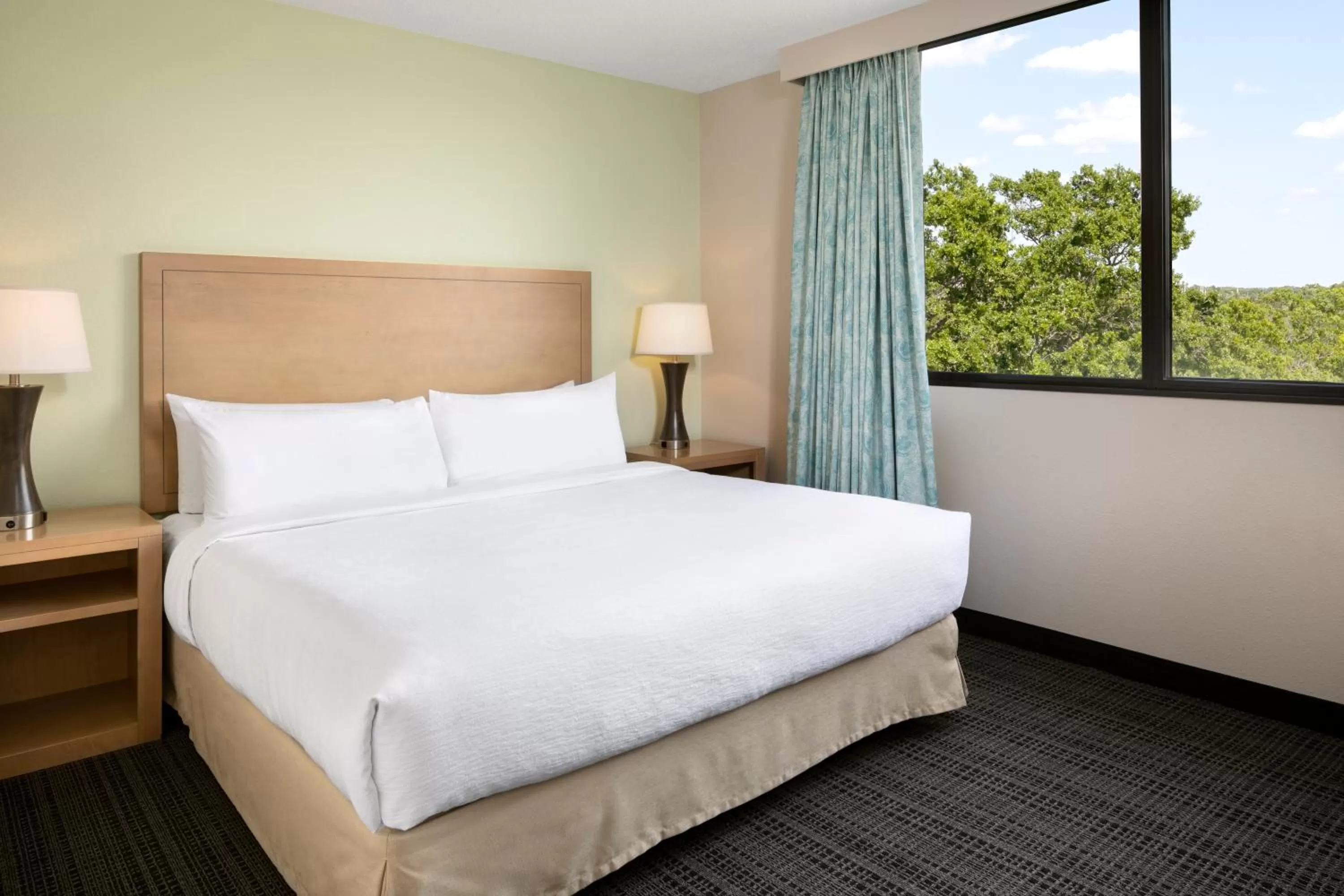 Bed in Embassy Suites by Hilton Tampa Airport Westshore