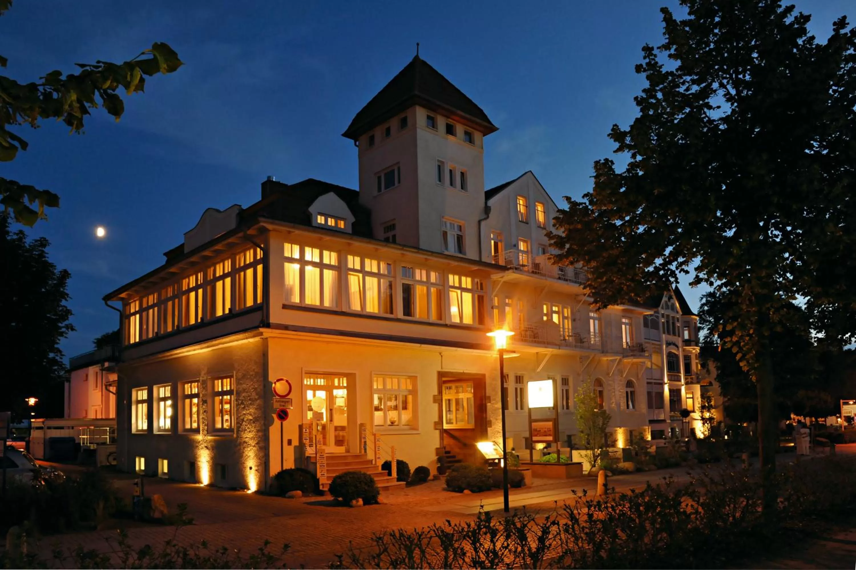 Facade/entrance, Property Building in Villa Astoria - Suiten am Meer