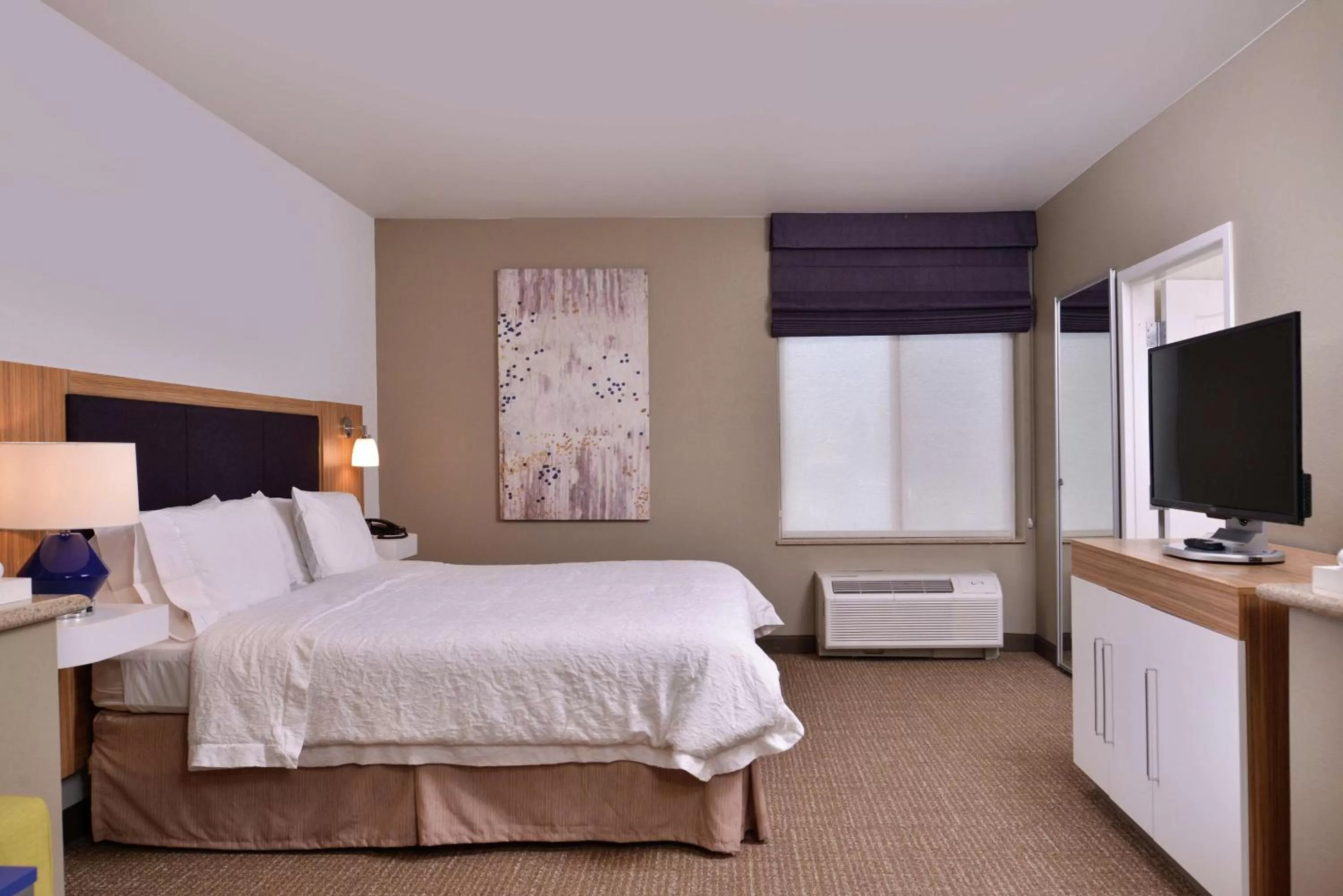 Bedroom, Bed in Hampton Inn & Suites Woodland-Sacramento Area