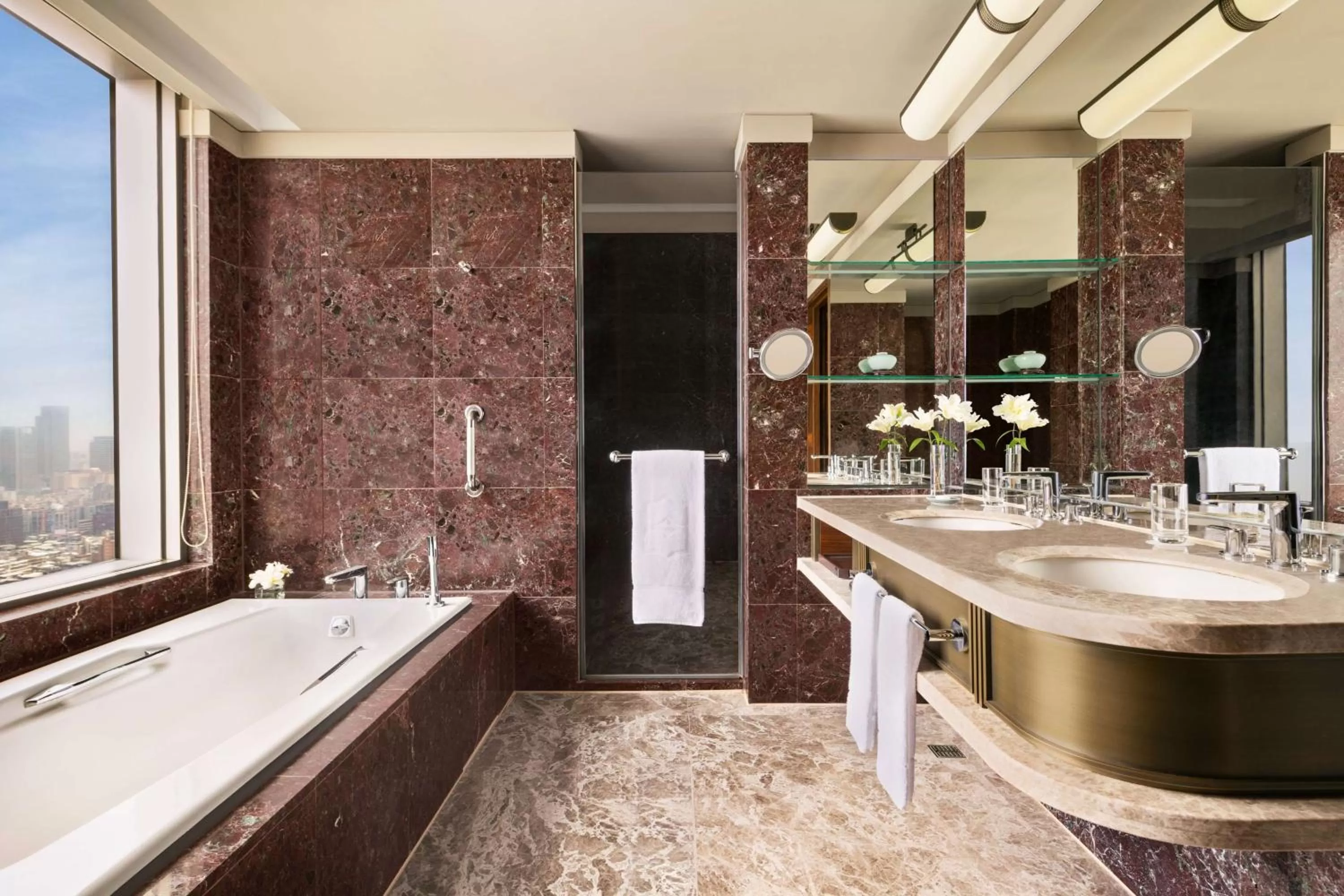 Bathroom in Shangri-La Far Eastern, Taipei