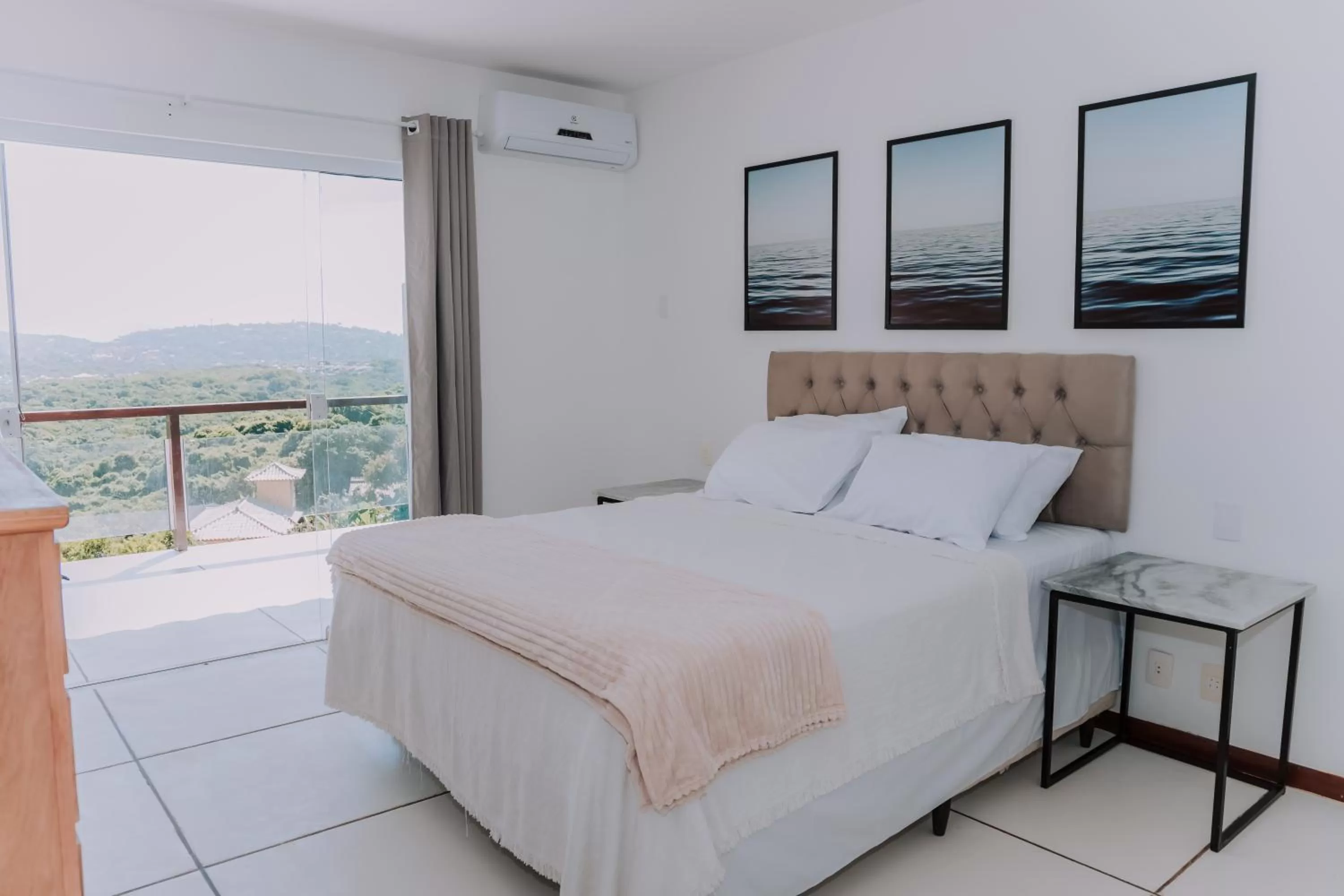 Photo of the whole room, Bed in Pousada Peninsula de Buzios