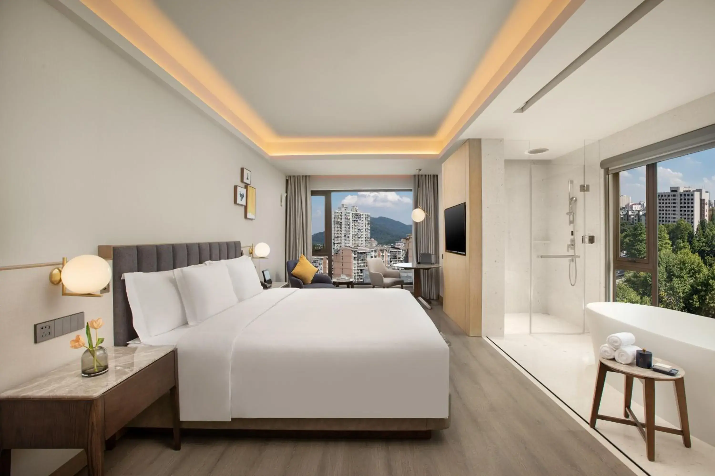 Grand King Room with City View in voco Nanjing Oriental Pearl Grand King Room with City View in voco Nanjing Oriental Pearl