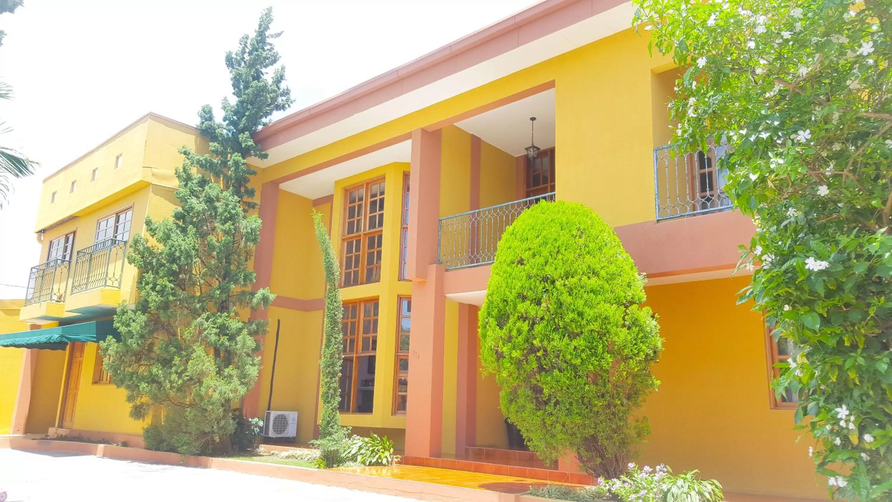 Facade/entrance, Property Building in Hotel Los Pinos