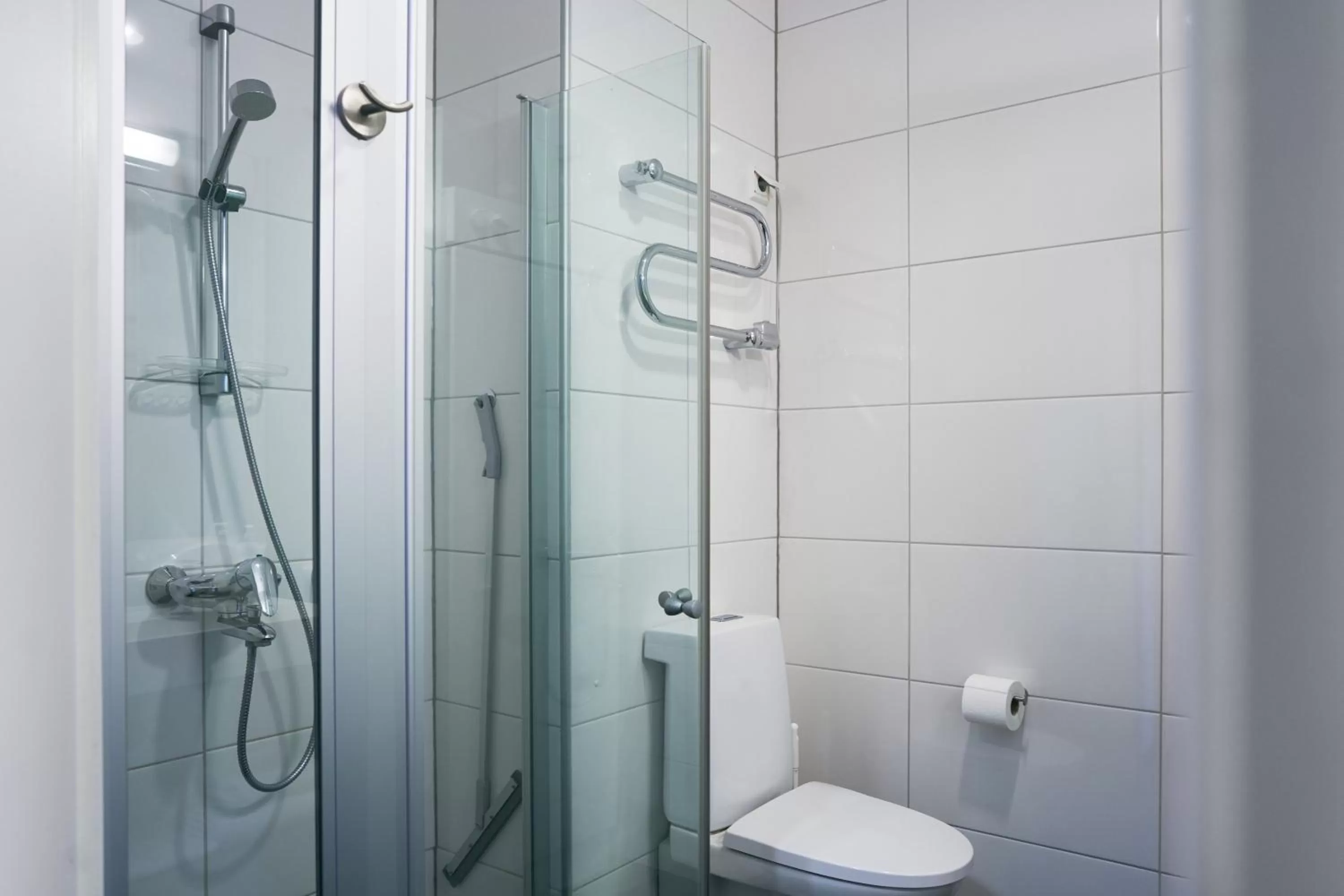 Shower in Break Sokos Hotel Bomba