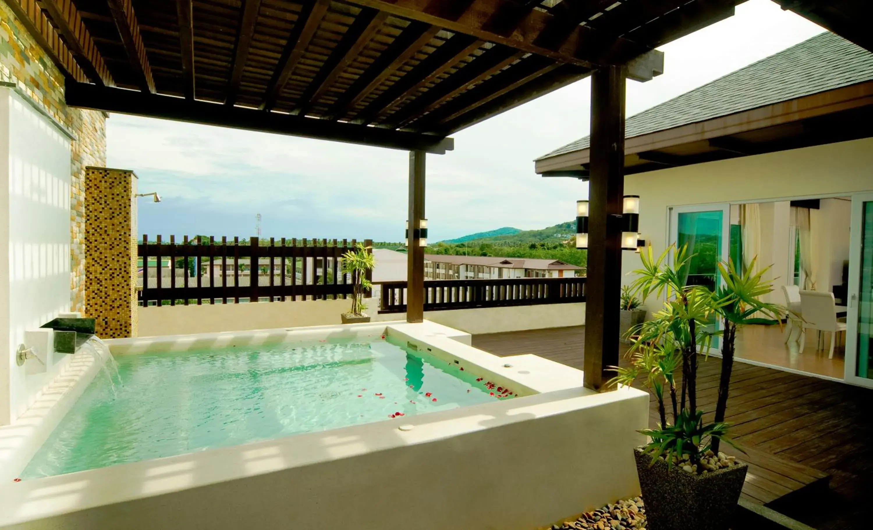 Two-Bedroom Penthouse in Ratana Hotel Chalong Two-Bedroom Penthouse in Ratana Hotel Chalong