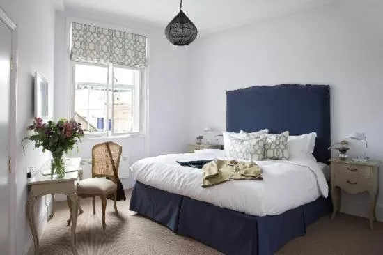 Bed in Rooms by Bistrot Pierre at The Crescent Inn