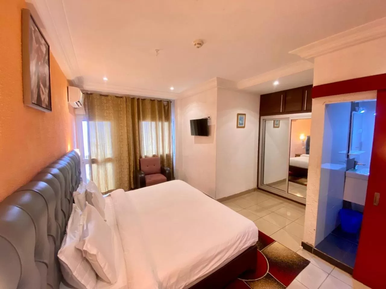 Photo of the whole room in Fini Hotel Bobende