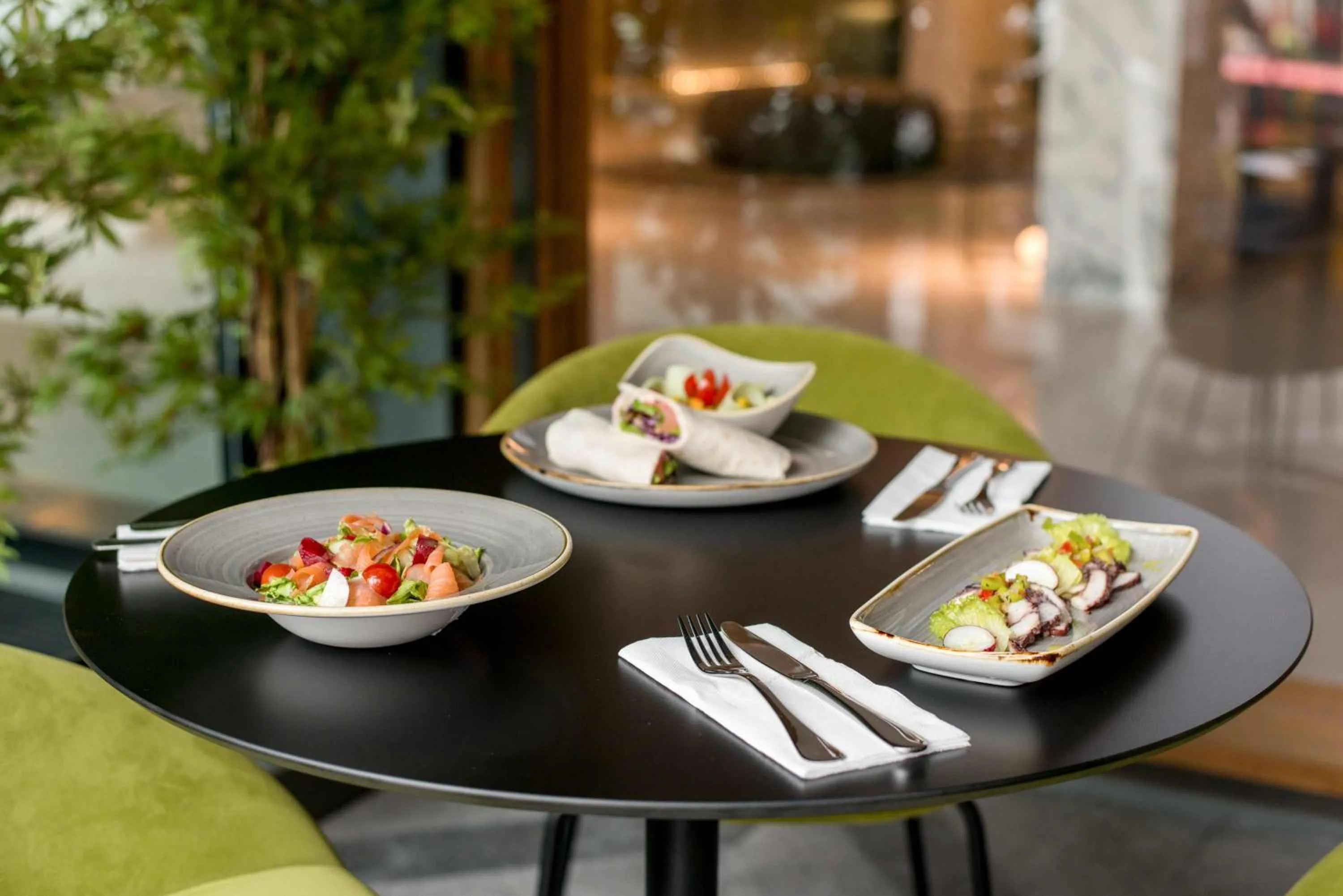 Lounge or bar in Azoris Angra Garden – Plaza Hotel