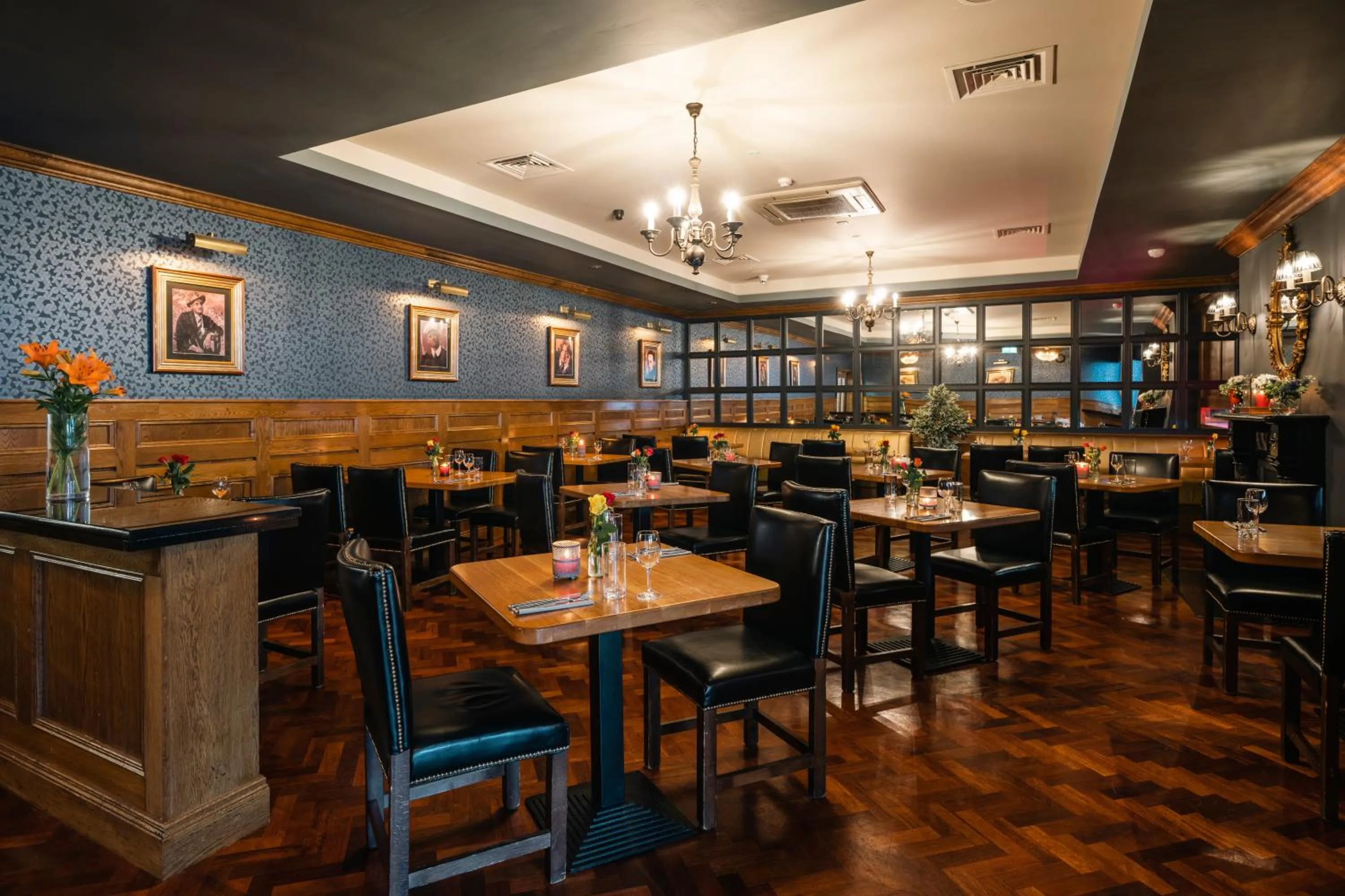 Restaurant/places to eat in Scott's Hotel