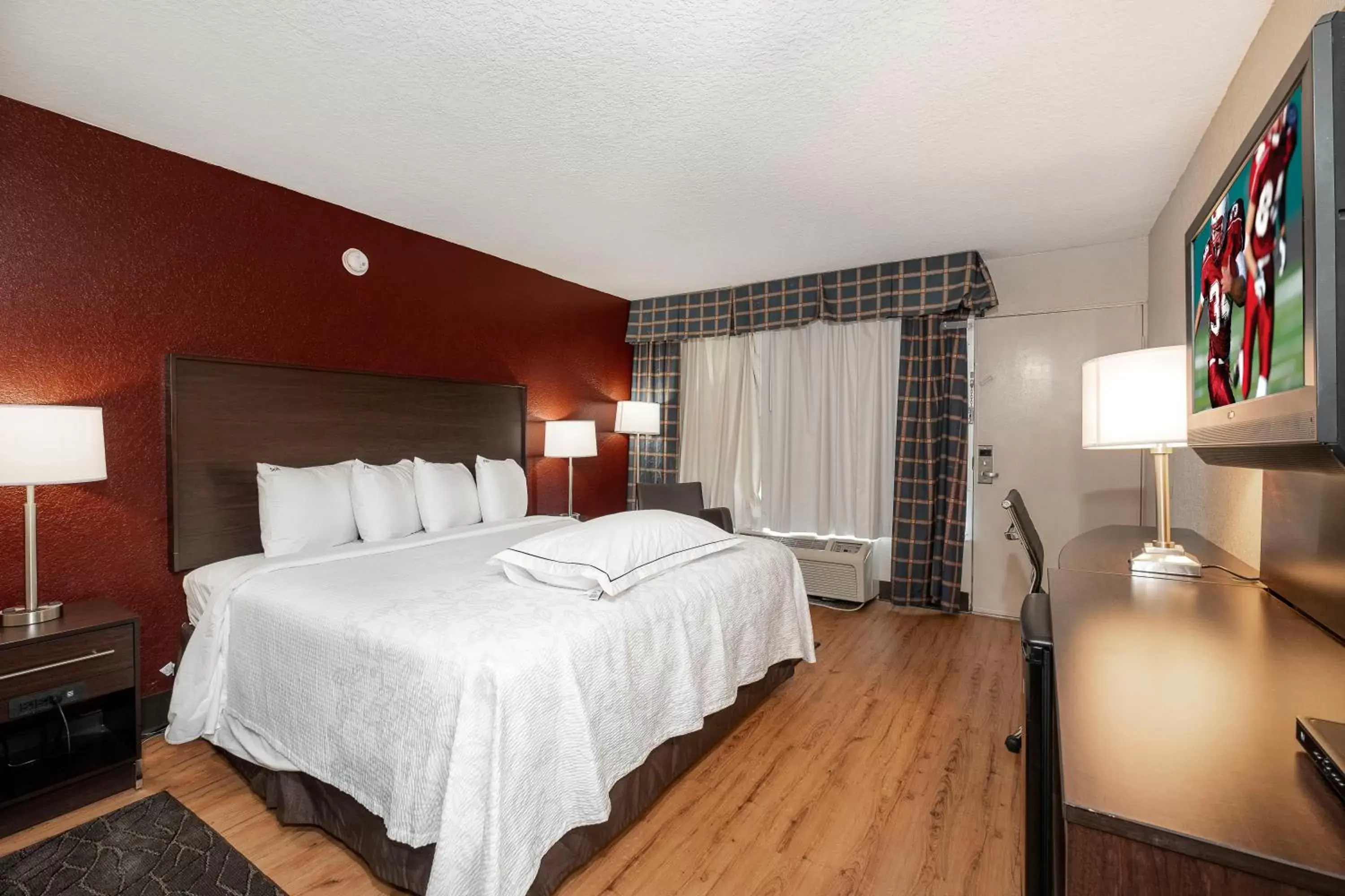 Premium King Room Disability Access Roll-In Shower Smoke Free (Upgraded Bedding and Snack Box) in Red Roof Inn PLUS+ St. Augustine Premium King Room Disability Access Roll-In Shower Smoke Free (Upgraded Bedding and Snack Box) in Red Roof Inn PLUS+ St. Augustine