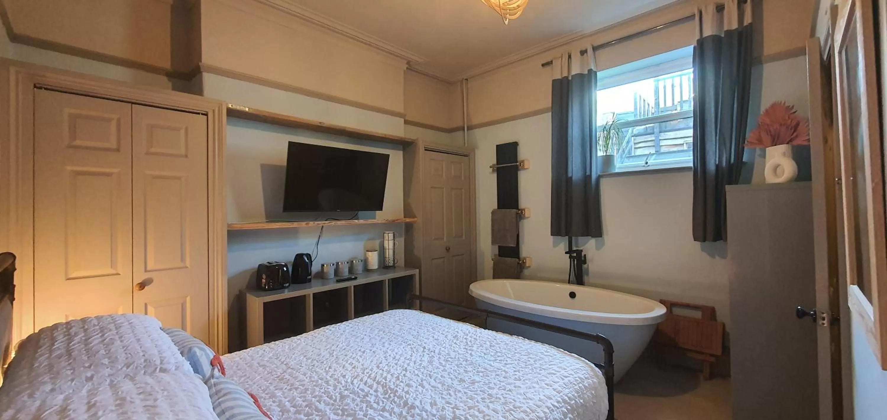 Bath, Bed in Rocky Cove Bed and Breakfast