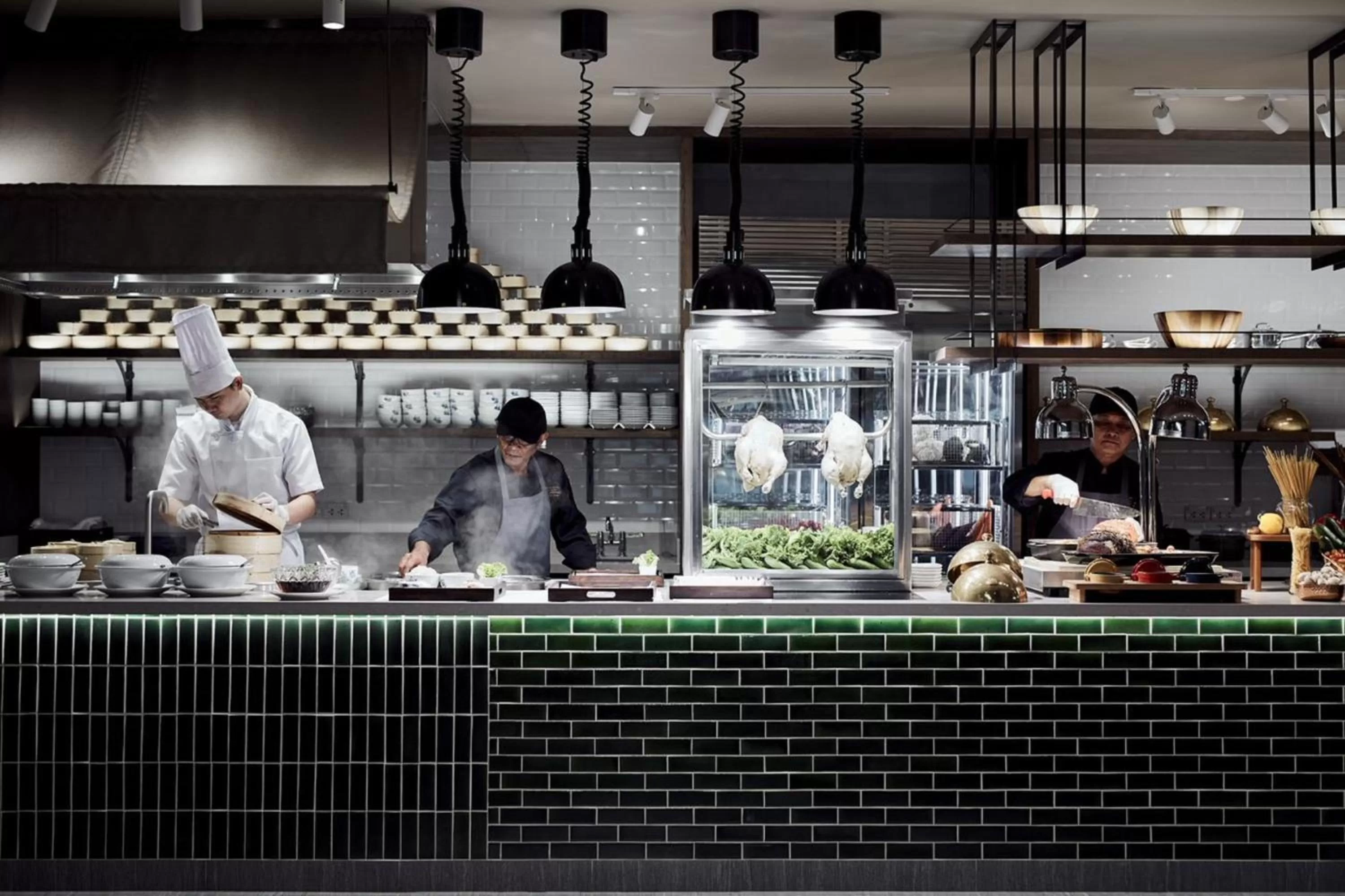 Restaurant/places to eat in Montien Hotel Surawong Bangkok