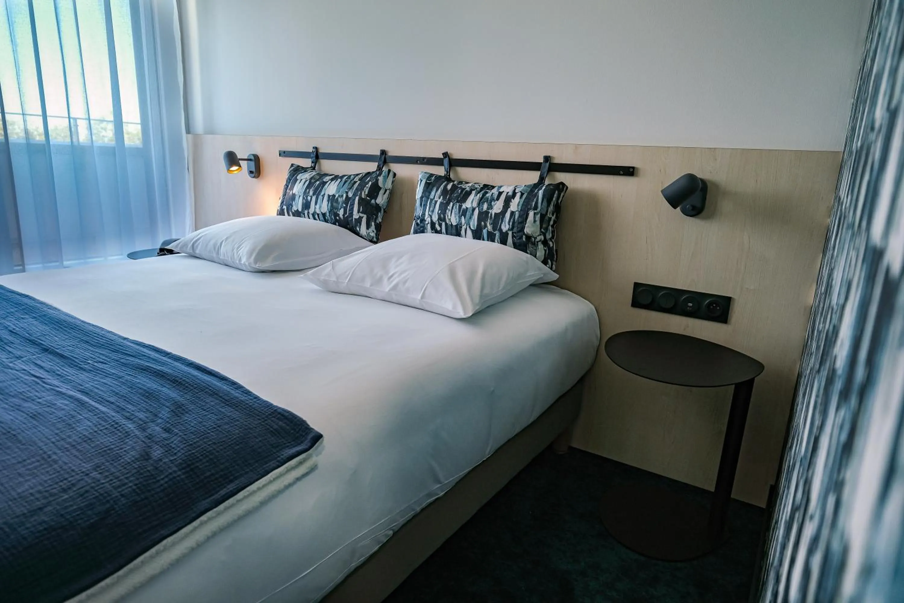 Bedroom, Bed in ibis Styles Bordeaux Lac Bruges