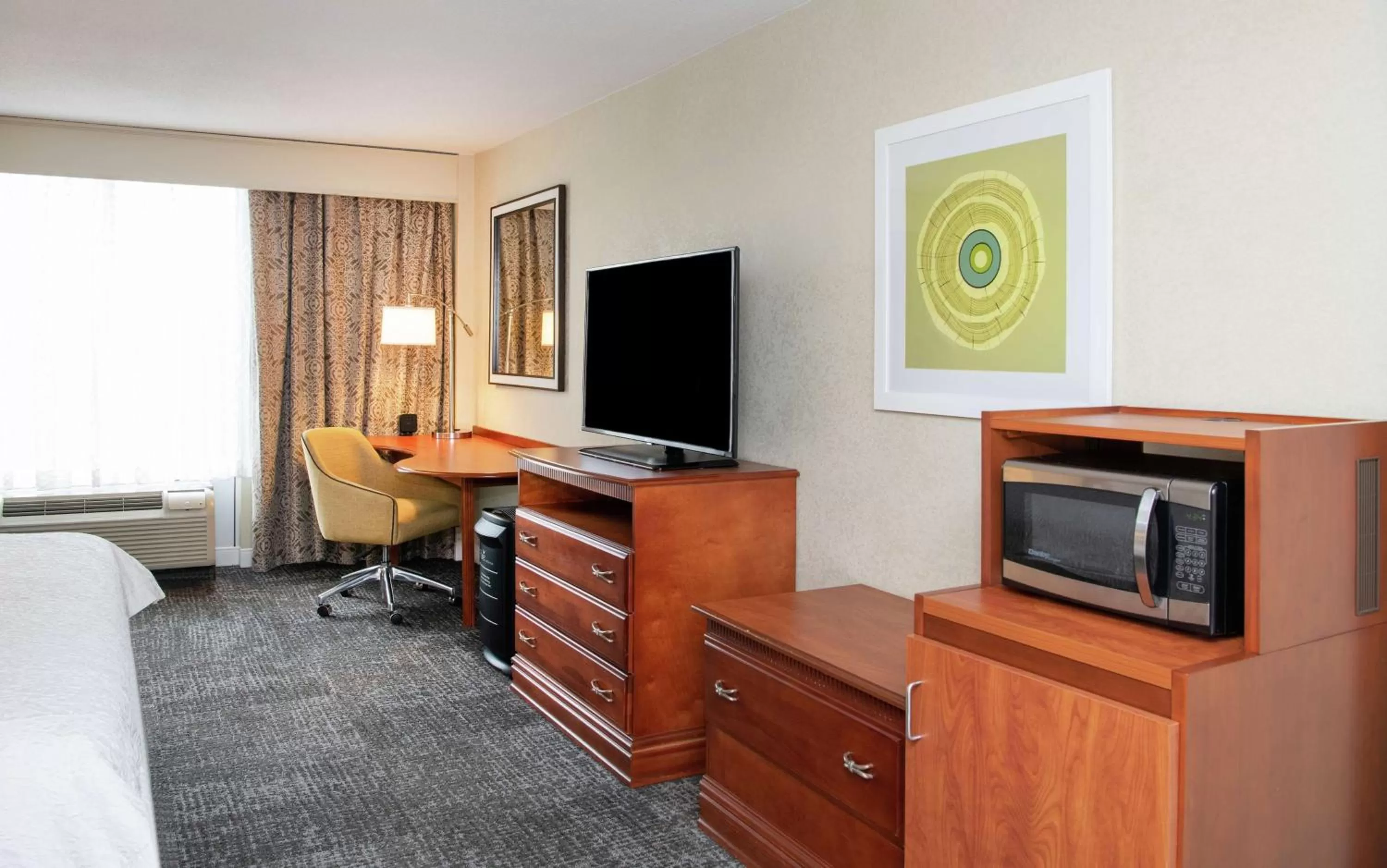 Bedroom in Hampton Inn Parsippany