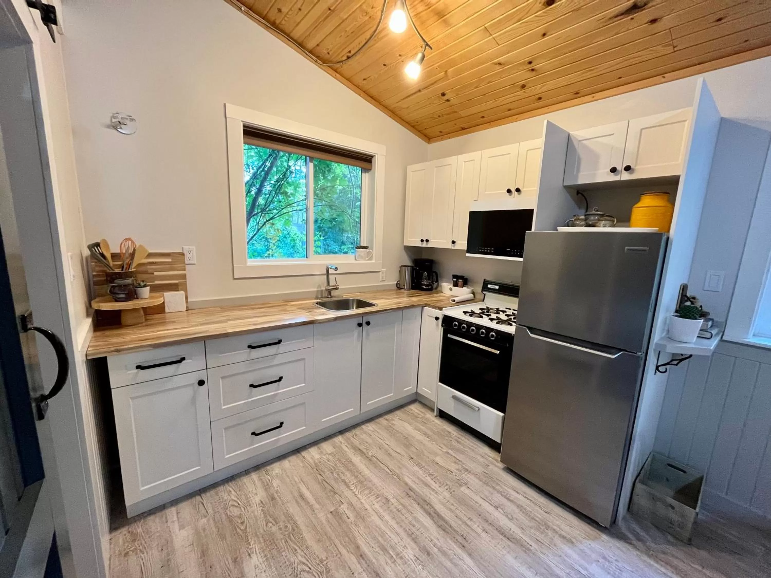 Kitchen or kitchenette, Kitchen/Kitchenette in Barefoot Villas and Retreat