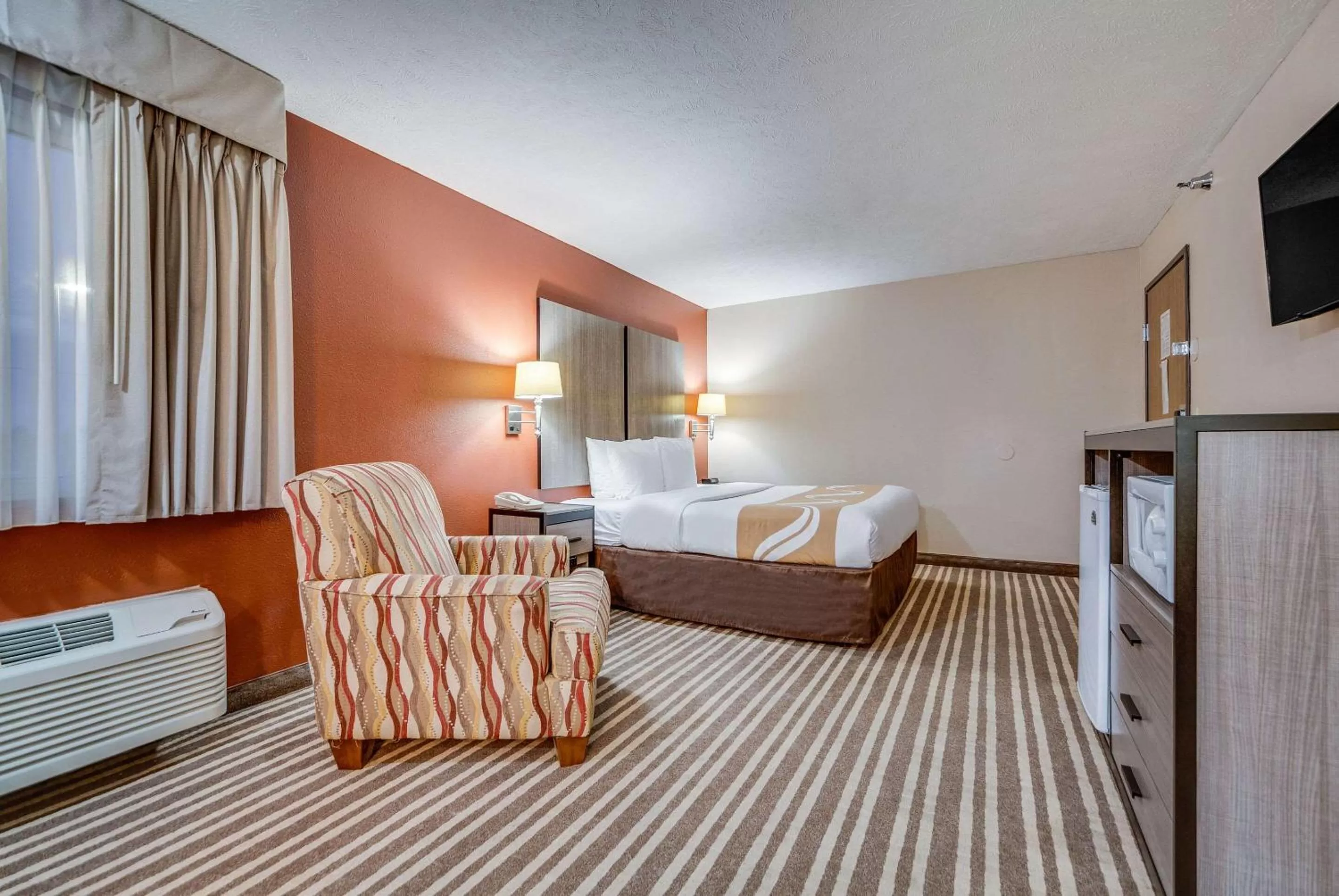 Bedroom, Bed in Quality Inn Hastings