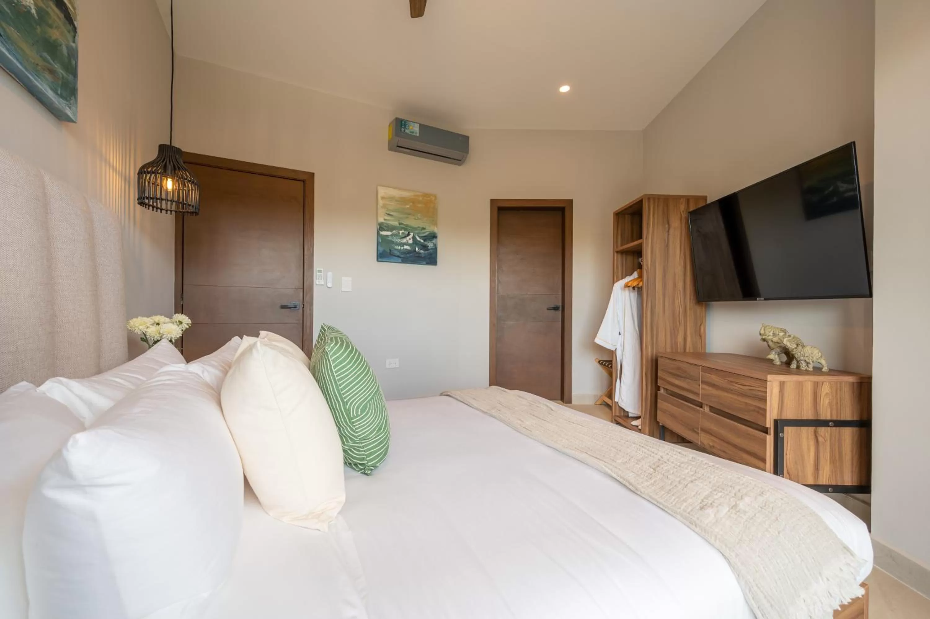 Communal lounge/ TV room, Bed in Kippal - Modern Oasis - ApartHotel