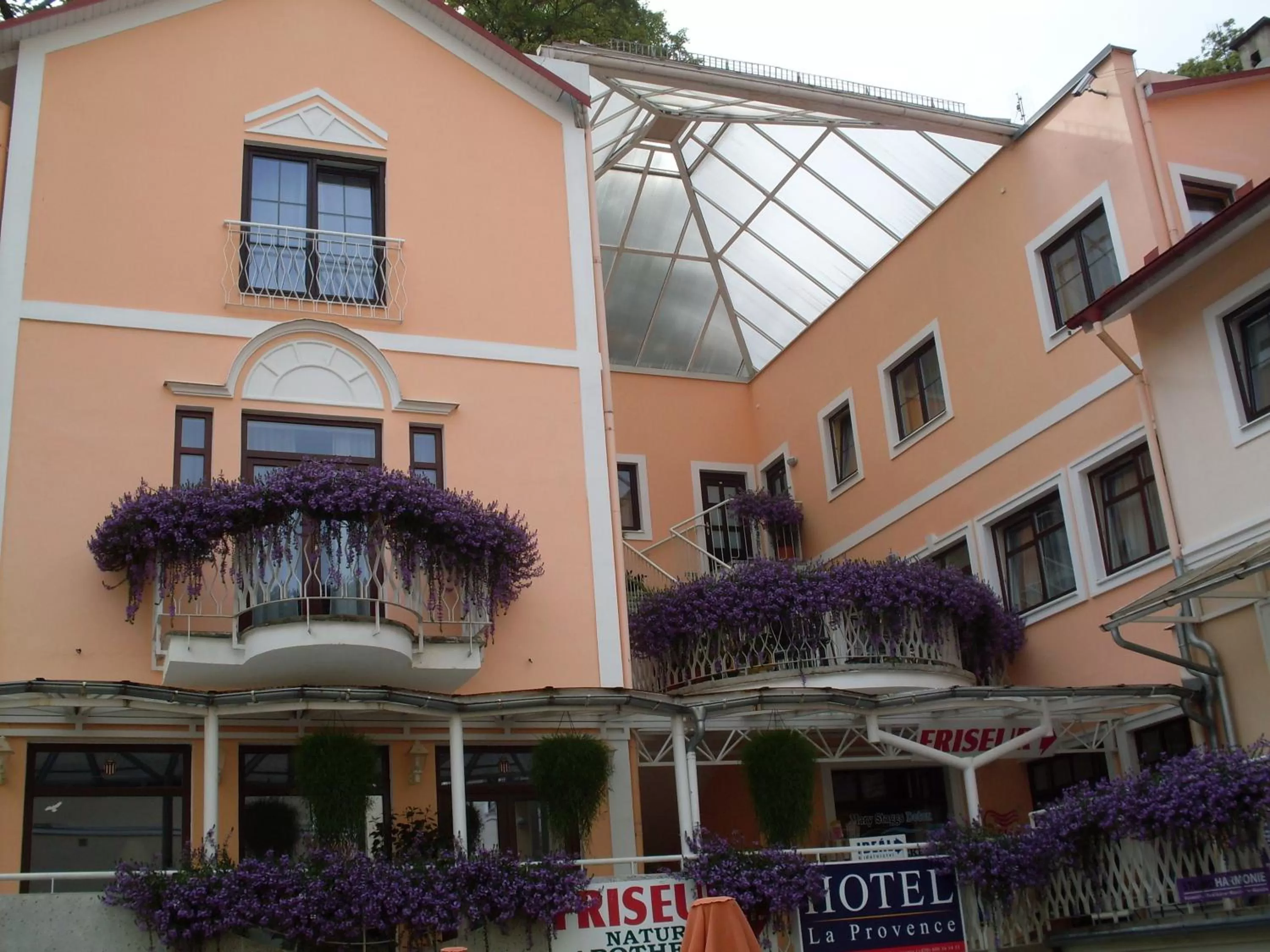 Facade/entrance, Property Building in Apartma La Provence