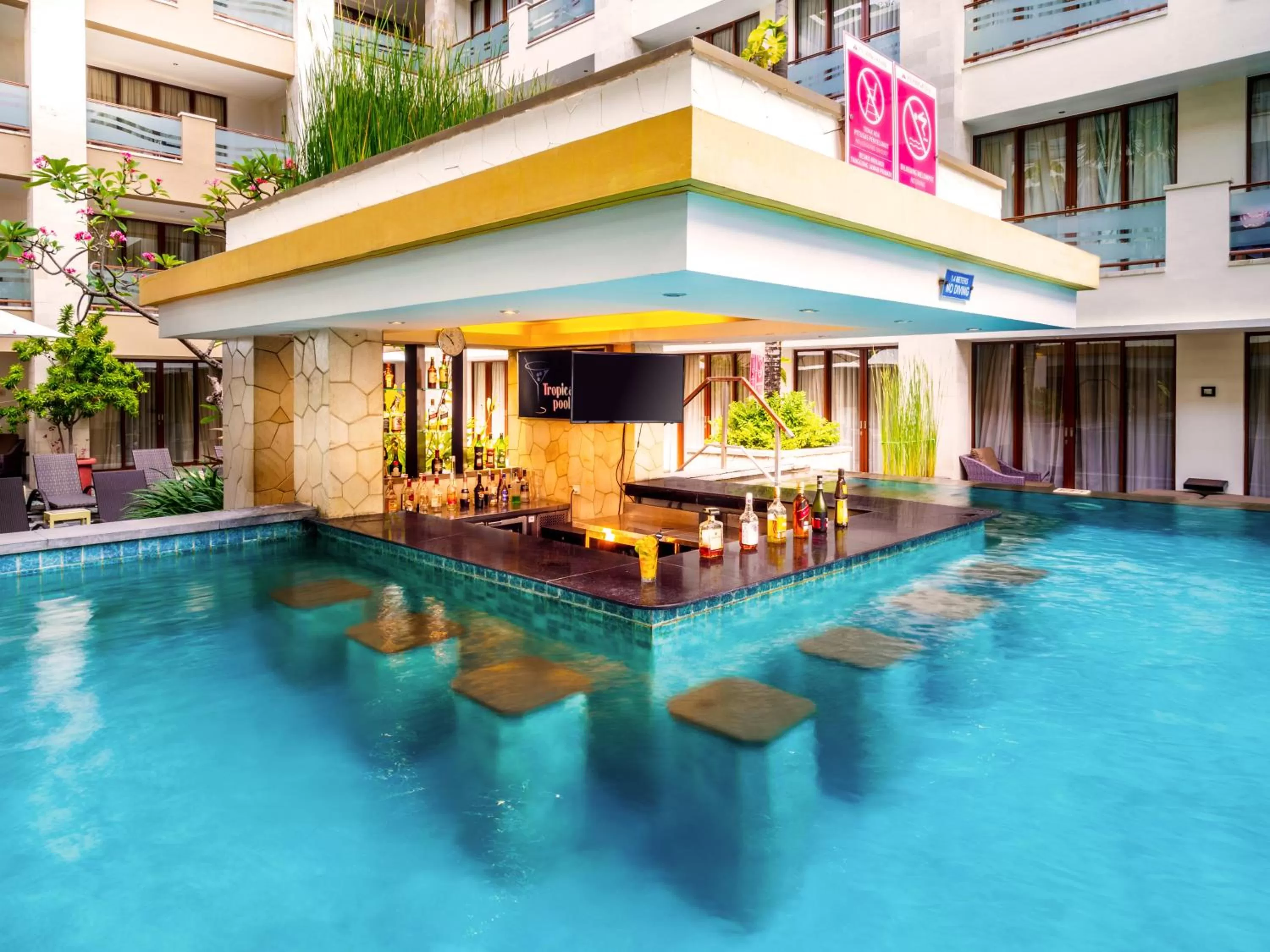 Swimming pool in Aston Kuta Hotel and Residence