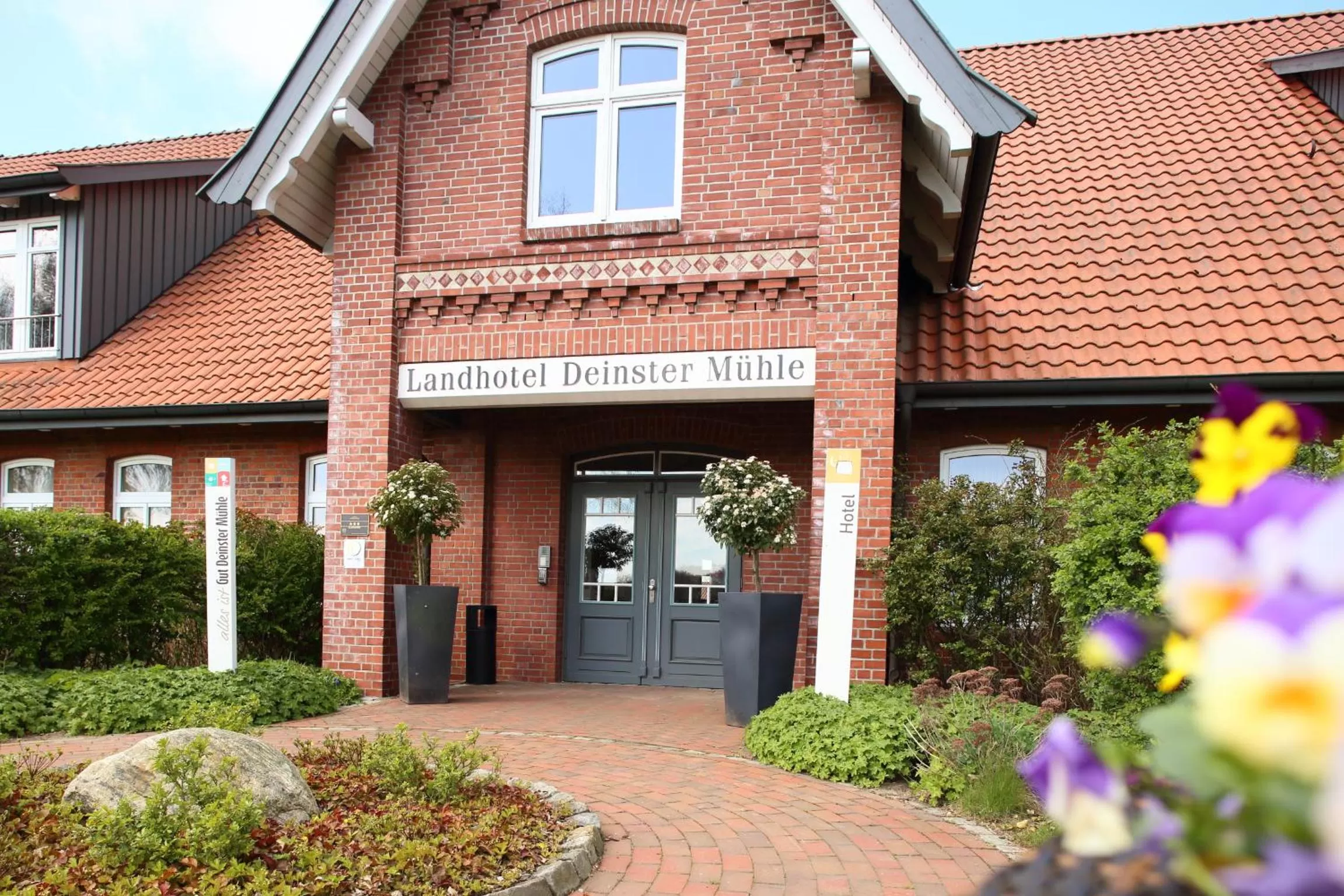 Facade/entrance, Property Building in Stade Land Golf Hotel Landhotel Deinster Mühle